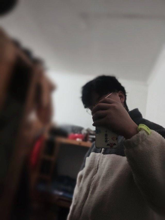 李