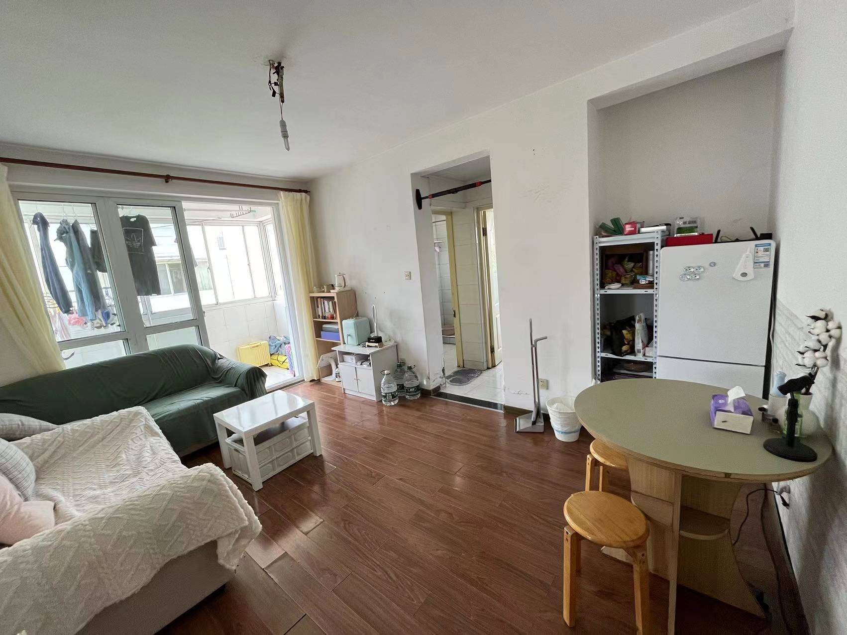 ShanghaiPudongCozy Gender LimitHustle & Bustle