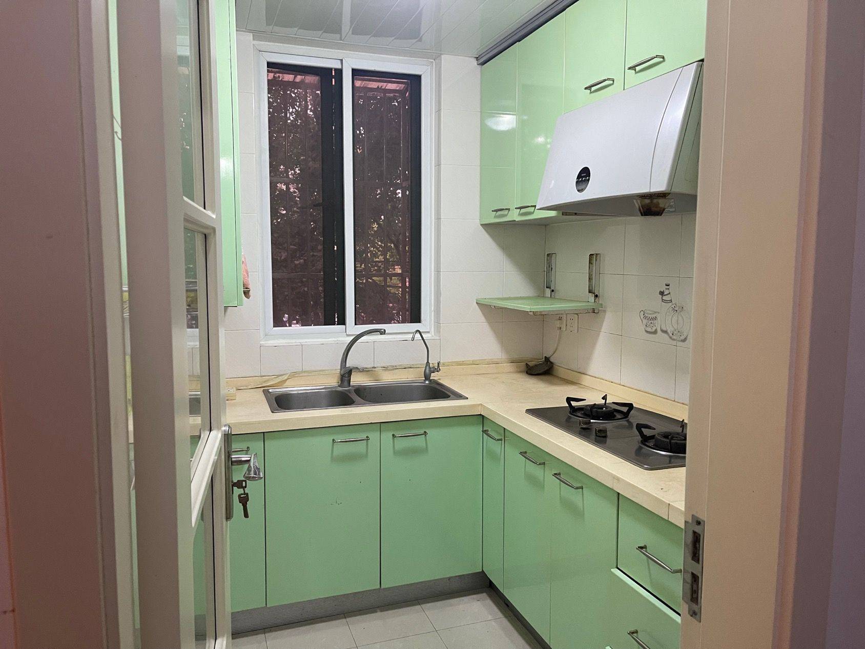 Shanghai-Xuhui-Long Term,Shared Apartment