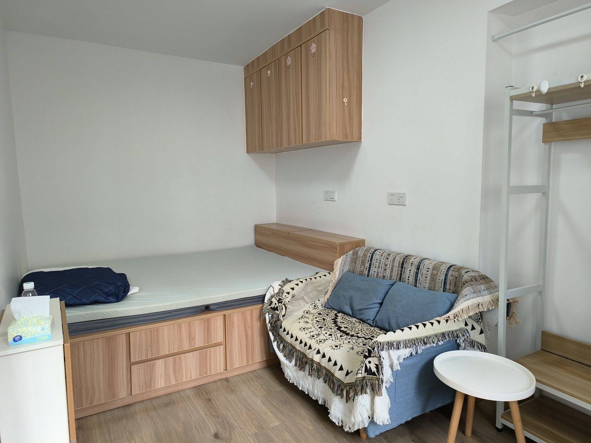 Shanghai-Jing‘An-外滩附近,押一付一,民宅民用水电,苏河湾旁,南京西路附近,淮海路附近,对面地铁口,房东直租,LGBTQ Friendly,Cozy Home,Clean&Comfy,No Gender Limit,Hustle & Bustle