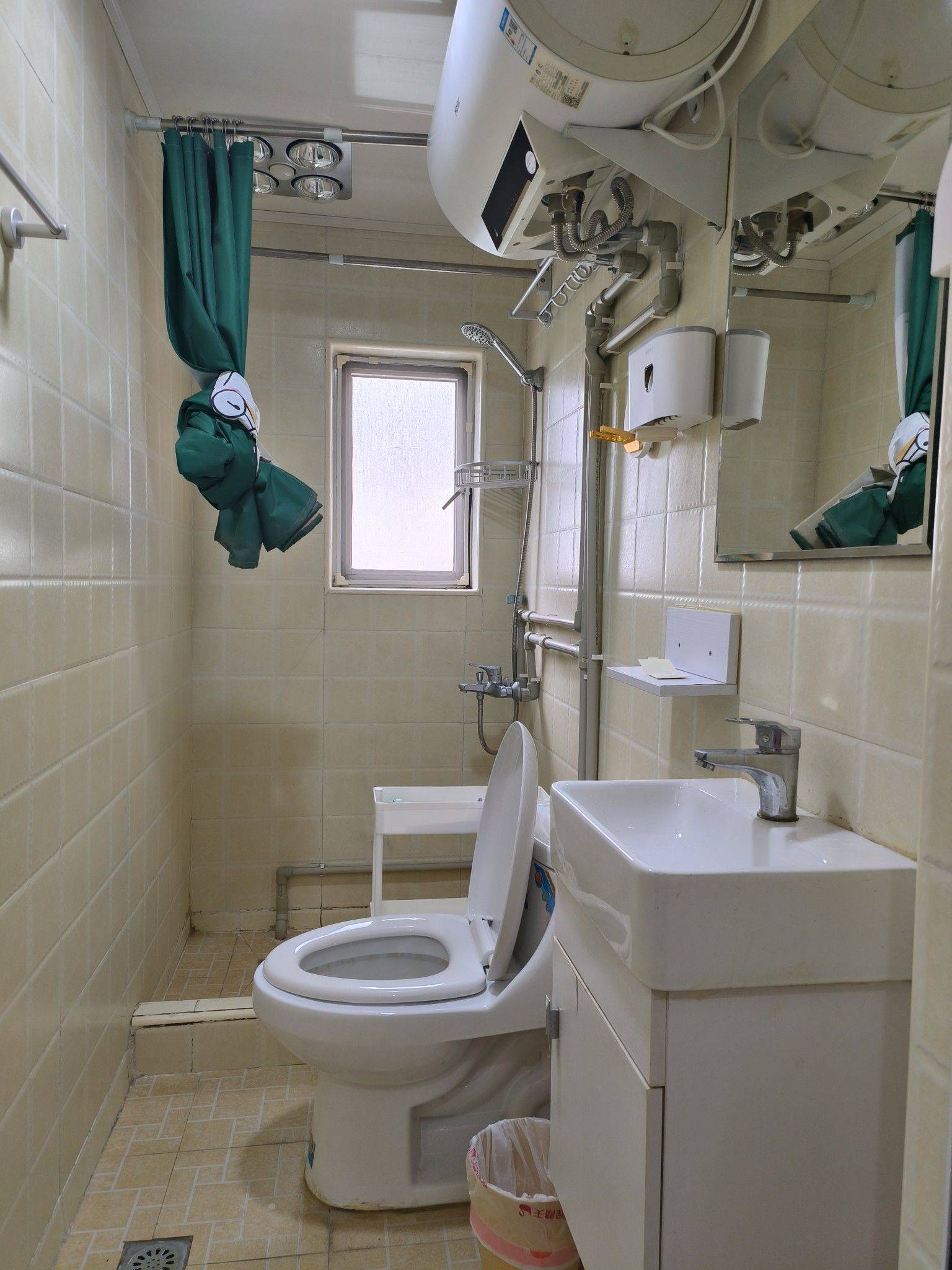 Shanghai-Jing‘An-外滩附近,押一付一,民宅民用水电,苏河湾旁,南京西路附近,淮海路附近,对面地铁口,房东直租,LGBTQ Friendly,Cozy Home,Clean&Comfy,No Gender Limit,Hustle & Bustle