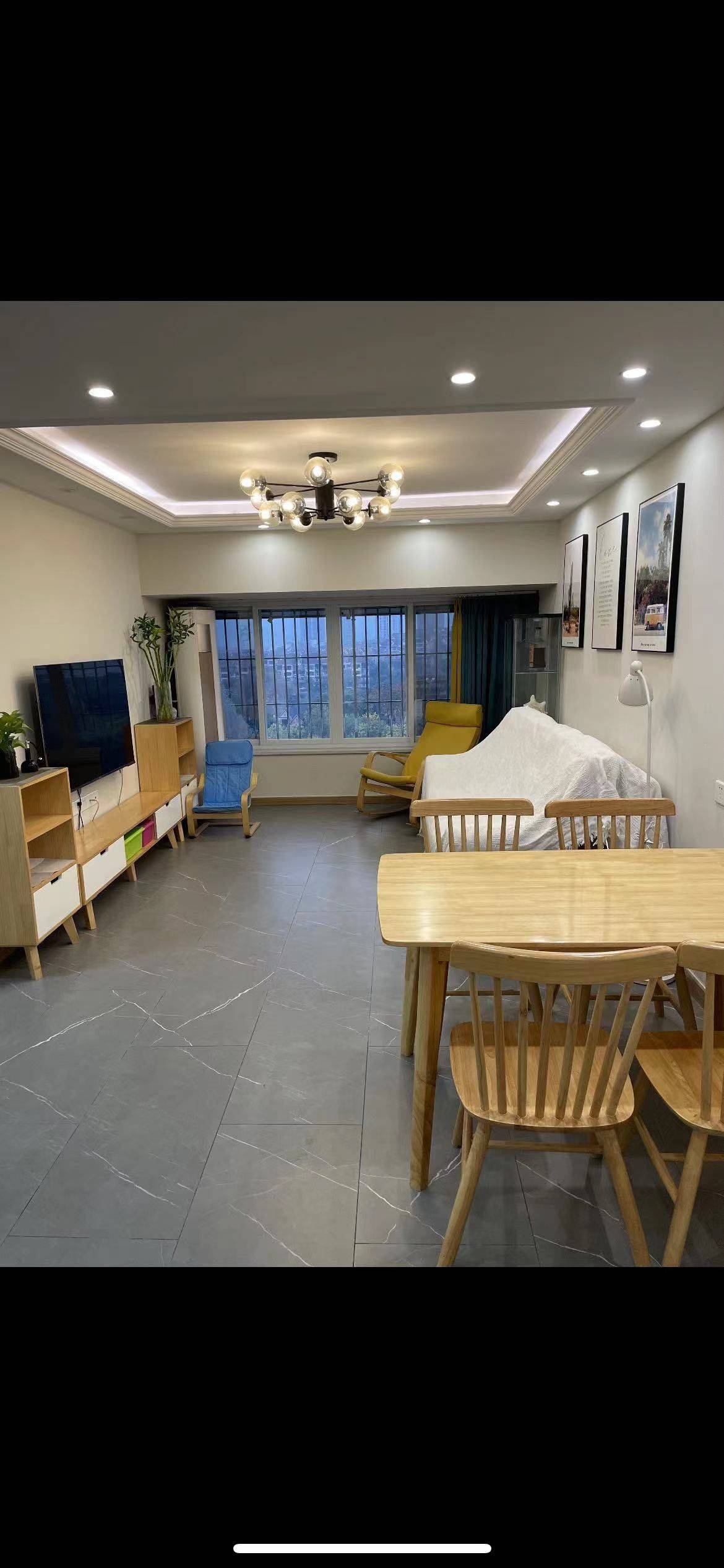 Chongqing-Yubei-大龙山轻轨站,Cozy Home,No Gender Limit,“Friends”,Chilled