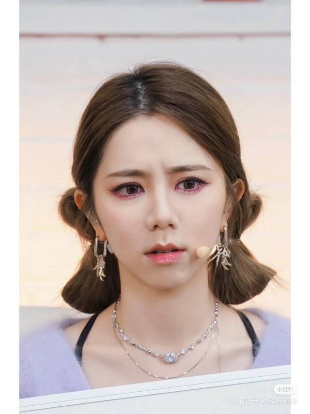 电子琴女士