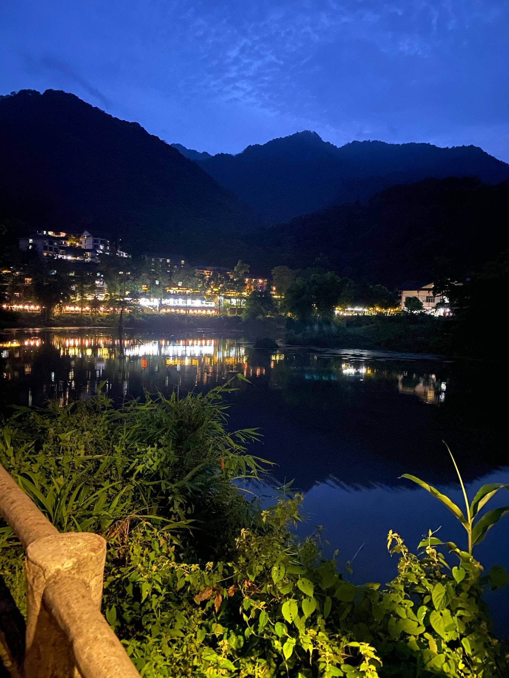 邱华