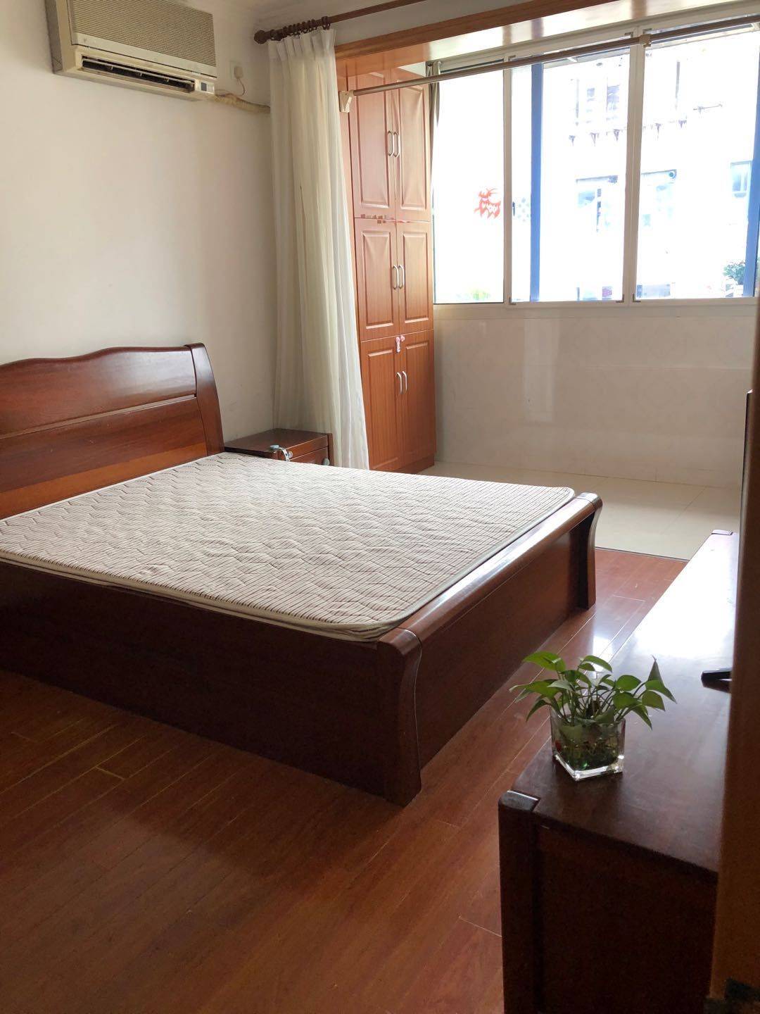 Shanghai-Pudong-No Gender Limit,Hustle & Bustle,LGBTQ Friendly,Pet Friendly