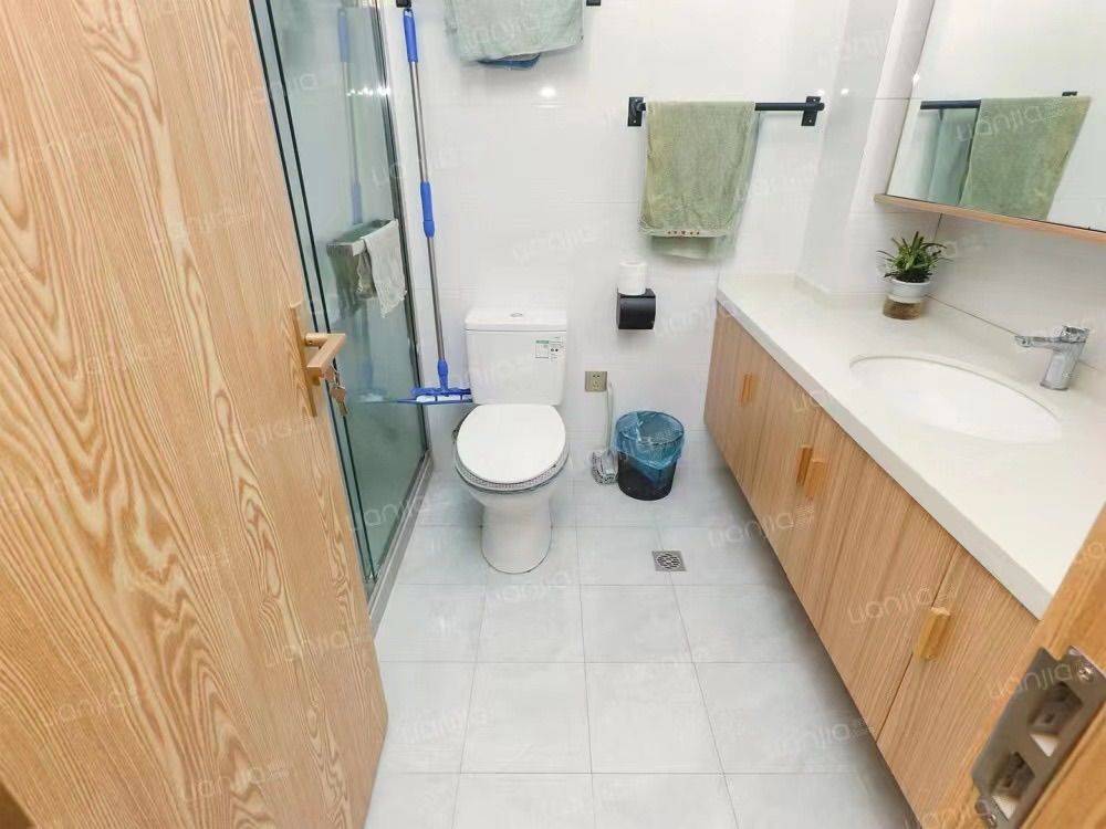 上海 徐汇 | 漕宝路地铁站1号口_6