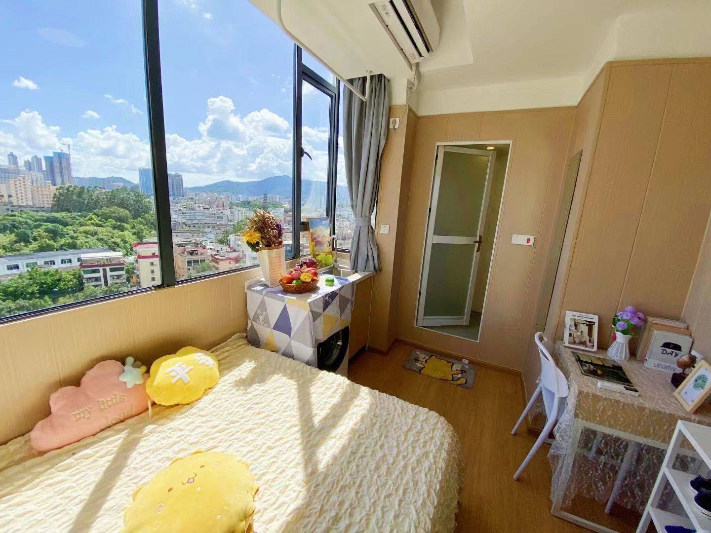 Shenzhen-Longhua-Cozy Home,Clean&Comfy,No Gender Limit,Hustle & Bustle,“Friends”,Chilled,LGBTQ Friendly,Pet Friendly