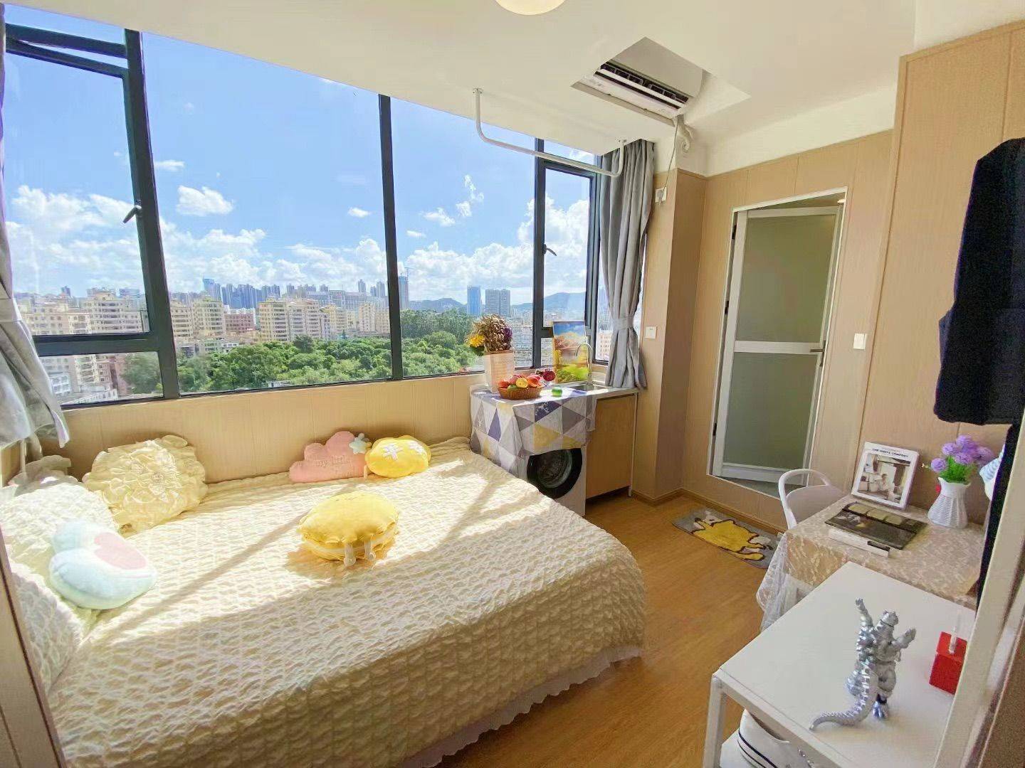 Shenzhen-Longhua-Cozy Home,Clean&Comfy,No Gender Limit,Hustle & Bustle,“Friends”,Chilled,LGBTQ Friendly,Pet Friendly