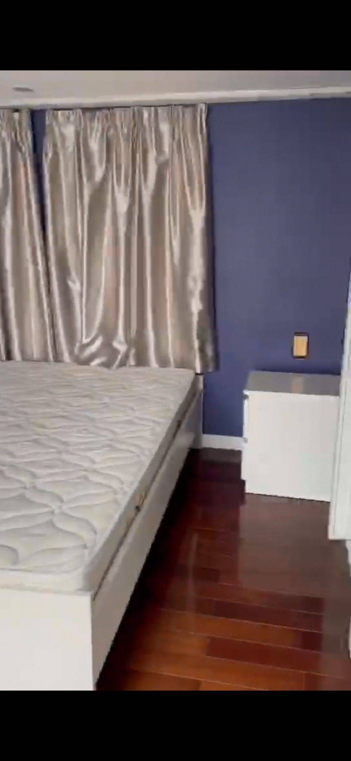 Cozy Home-Clean&Comfy-No Gender Limit-Hustle & Bustle-“Friends”-Chilled-LGBTQ Friendly-Pet Friendly