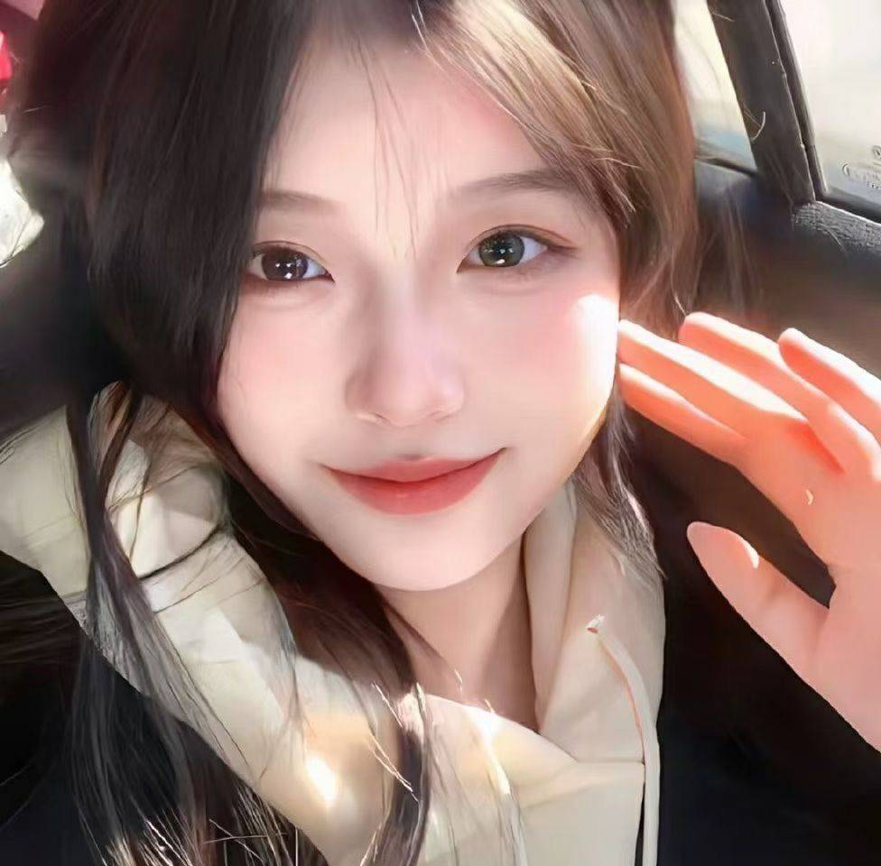 小瑛.