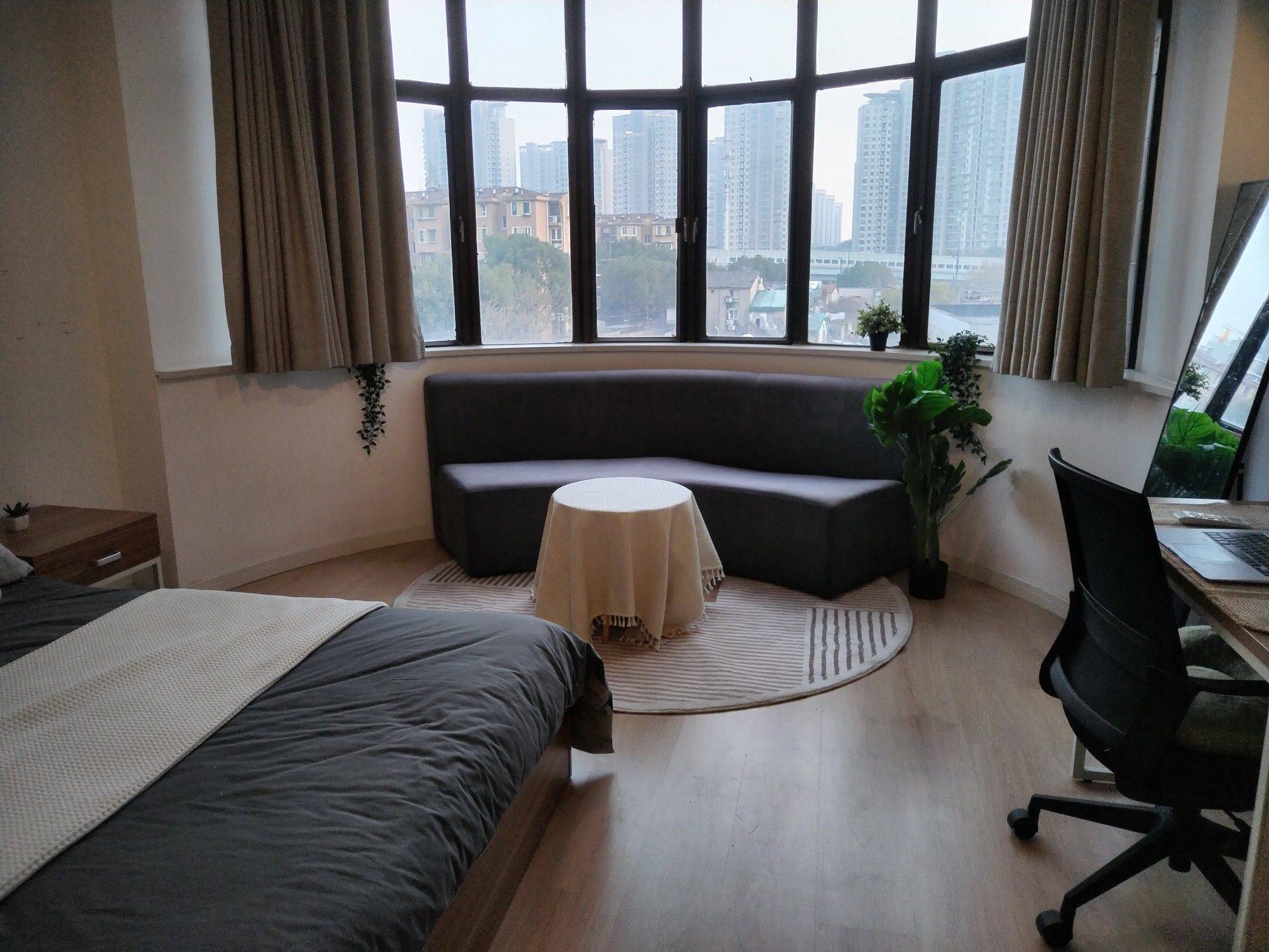 Shanghai-Pudong-Cozy Home,Clean&Comfy,No Gender Limit,Hustle & Bustle,“Friends”,Chilled,LGBTQ Friendly,Pet Friendly