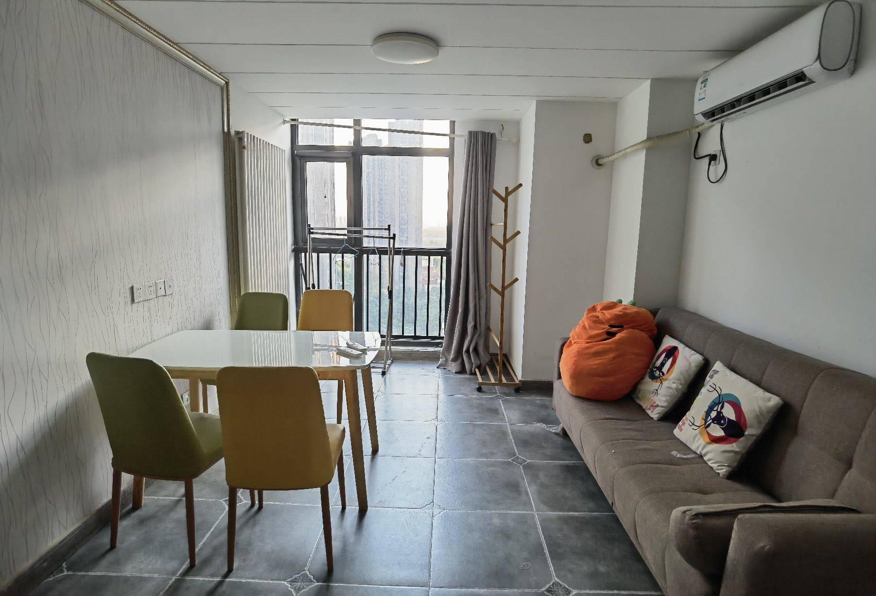 Zhengzhou-Zhongyuan-Cozy Home,Clean&Comfy,No Gender Limit,Hustle & Bustle,“Friends”,Chilled,LGBTQ Friendly,Pet Friendly