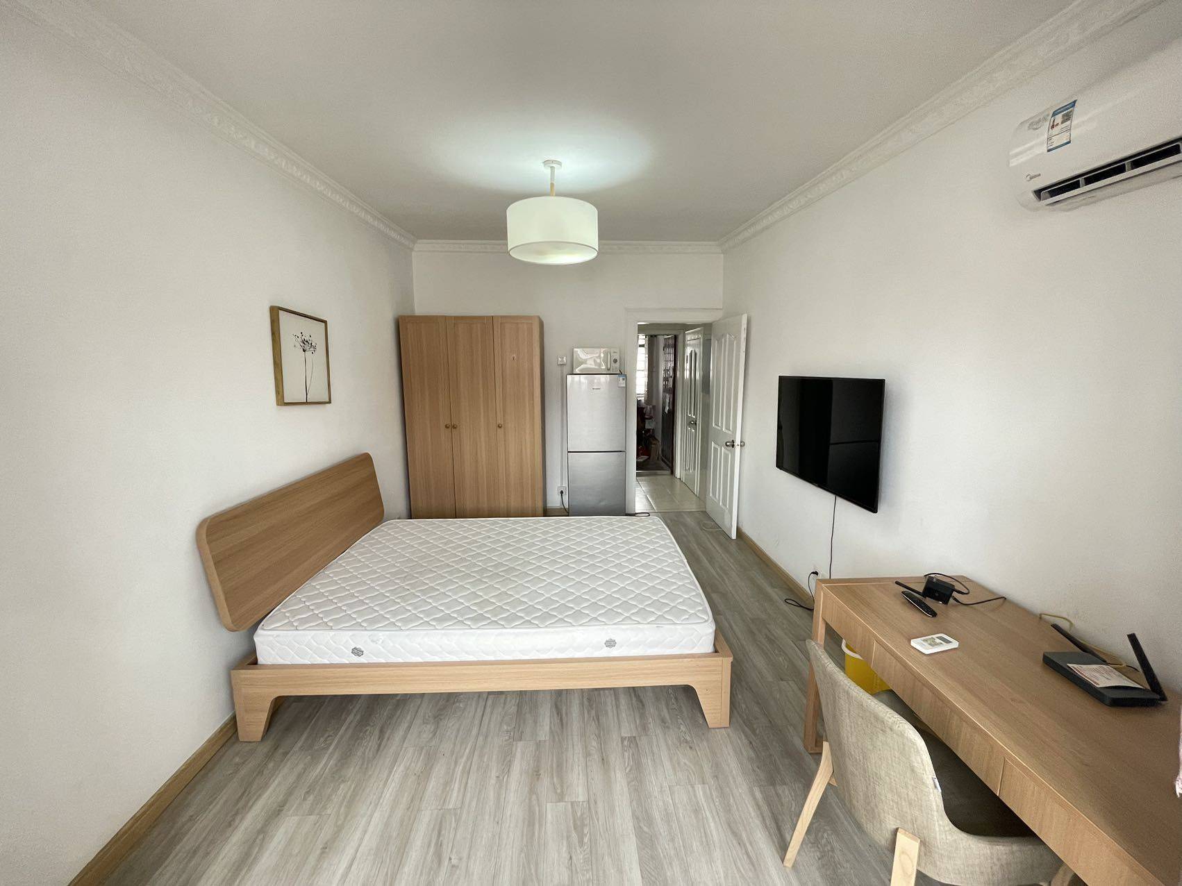Shanghai-Pudong-Cozy Home,No Gender Limit,Hustle & Bustle,“Friends”