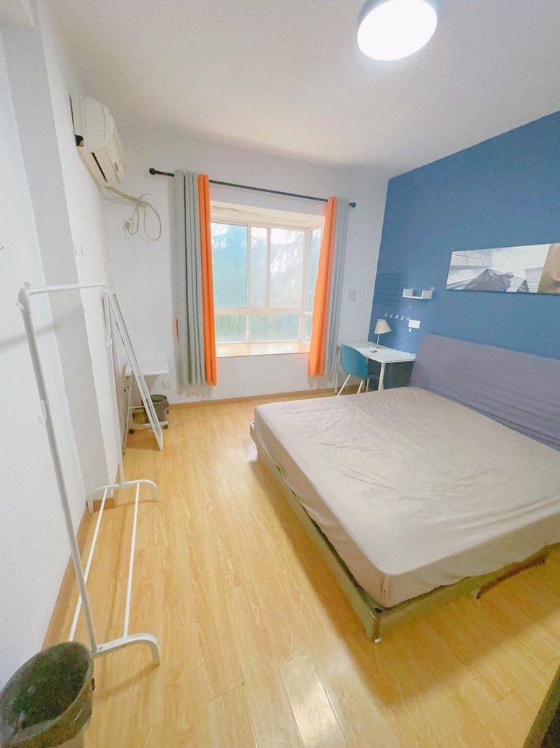 Wuhan-Hongshan-Cozy Home,Clean&Comfy,No Gender Limit,Hustle & Bustle,“Friends”,Chilled