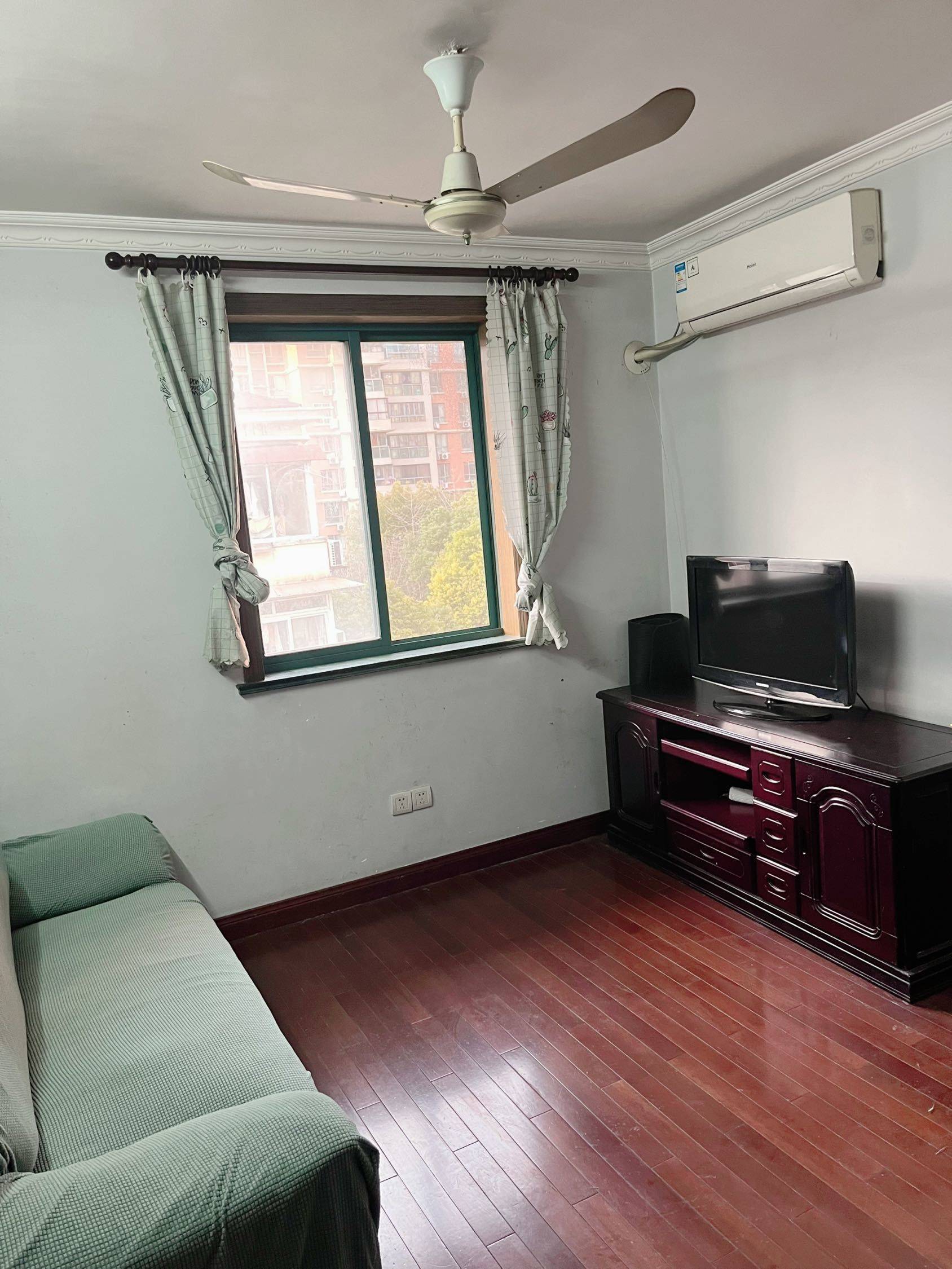 Shanghai-Xuhui-Cozy Home,Clean&Comfy,No Gender Limit,Hustle & Bustle,“Friends”,Chilled,LGBTQ Friendly,Pet Friendly