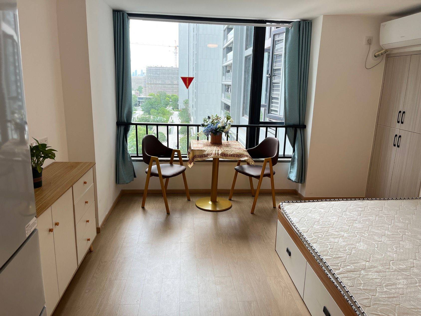 Hangzhou-Xiaoshan-Cozy Home,Clean&Comfy,No Gender Limit,Hustle & Bustle,“Friends”,Chilled,LGBTQ Friendly,Pet Friendly