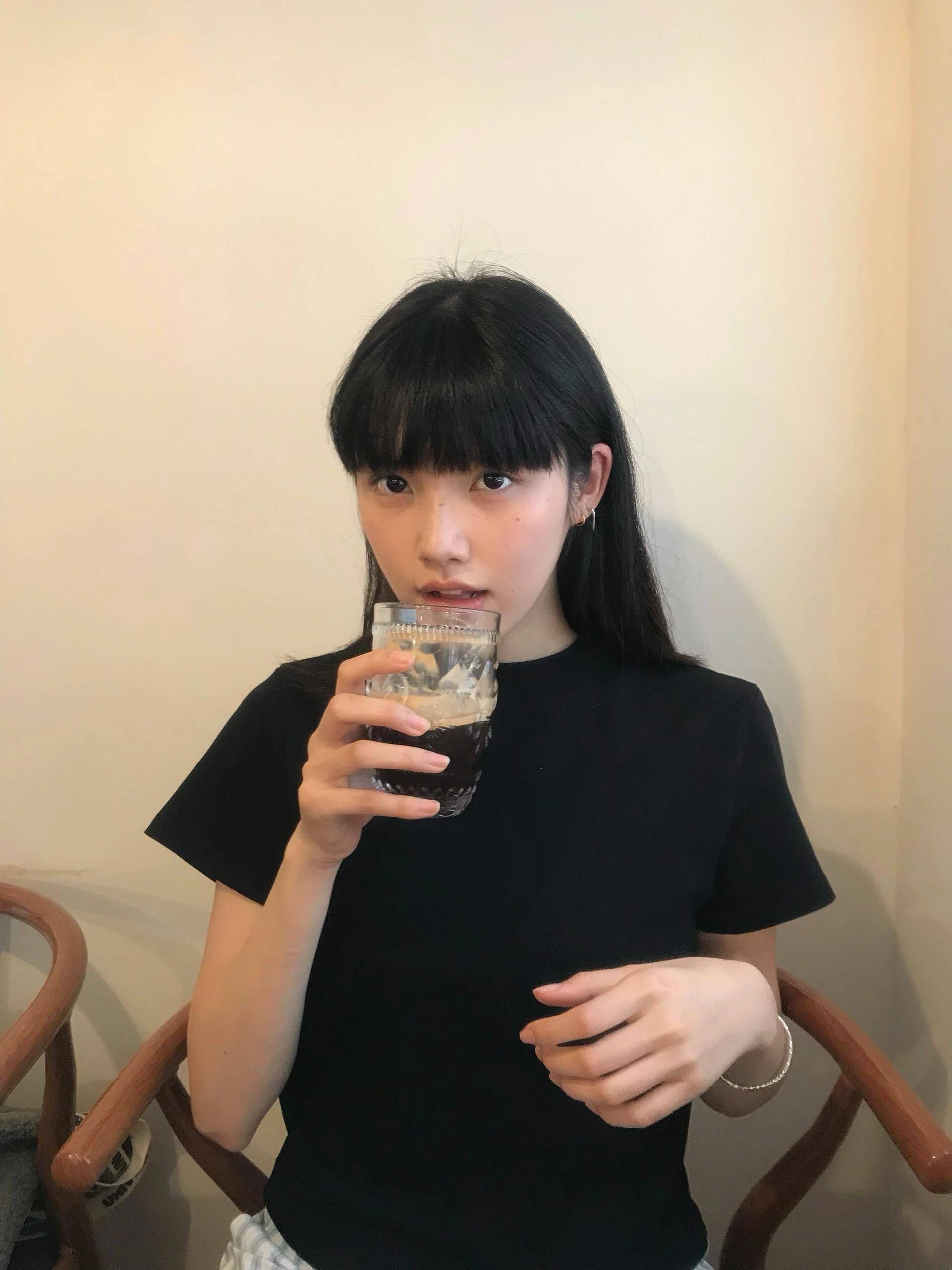 七七