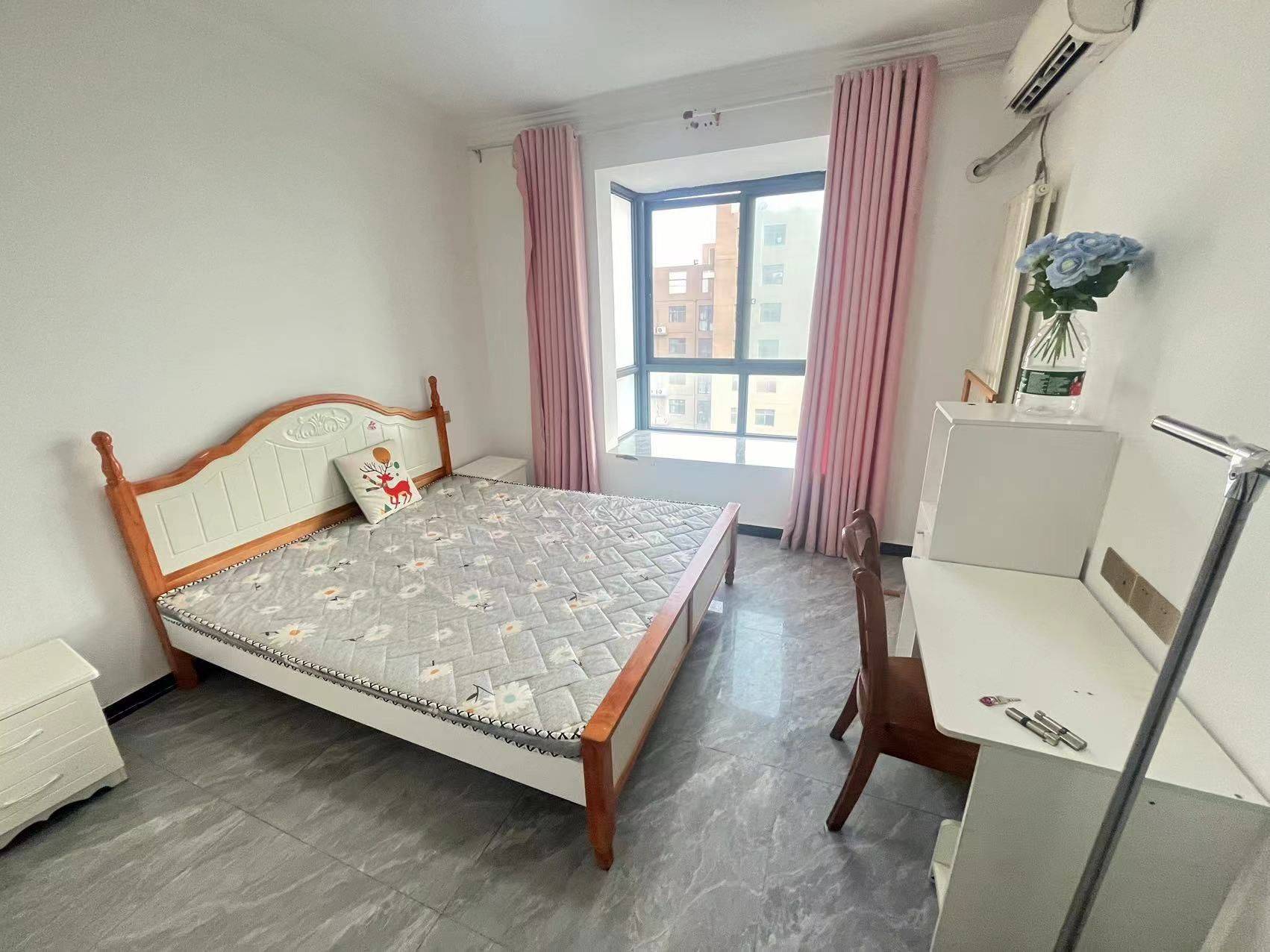 Zhengzhou-Erqi-Cozy Home,Clean&Comfy,No Gender Limit,Hustle & Bustle,“Friends”,Chilled,LGBTQ Friendly,Pet Friendly