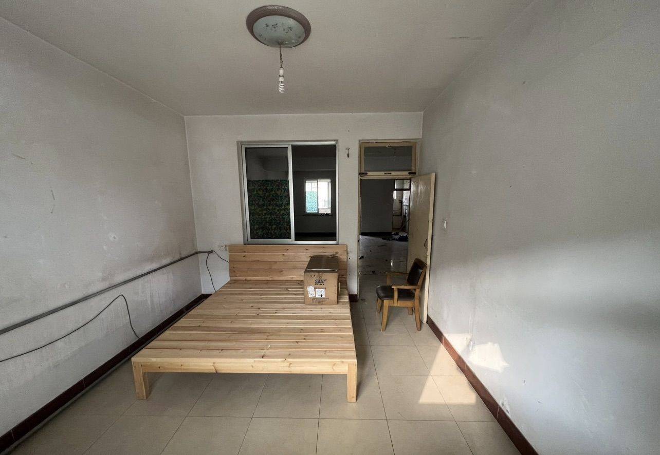 Jinan-Lixia-Clean&Comfy,No Gender Limit,Hustle & Bustle