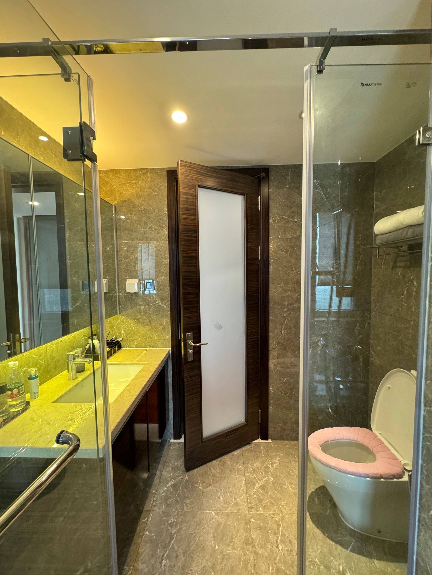 Shanghai-Huangpu-Cozy Home,Clean&Comfy,No Gender Limit,Hustle & Bustle,“Friends”