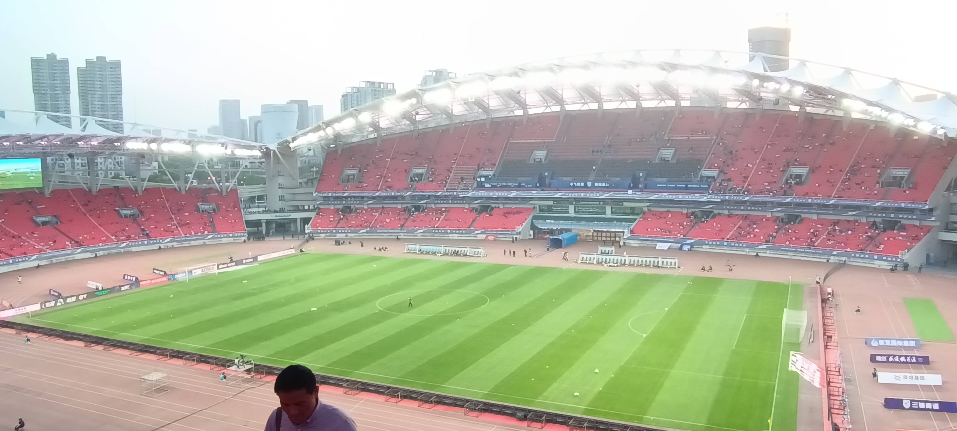 世间五彩，我执纯白