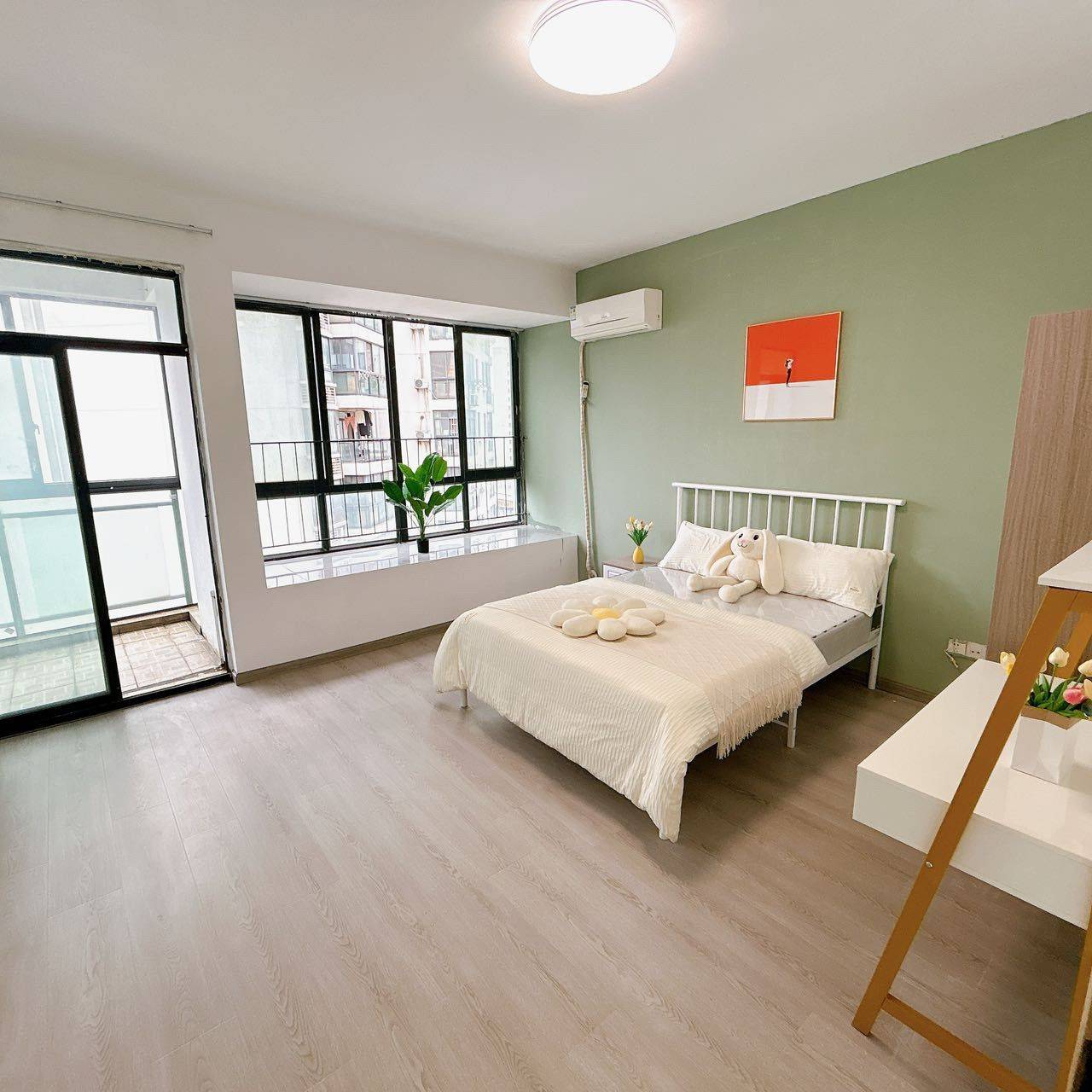 Wuhan-Hongshan-Cozy Home,Clean&Comfy,No Gender Limit,Hustle & Bustle,“Friends”,LGBTQ Friendly,Pet Friendly