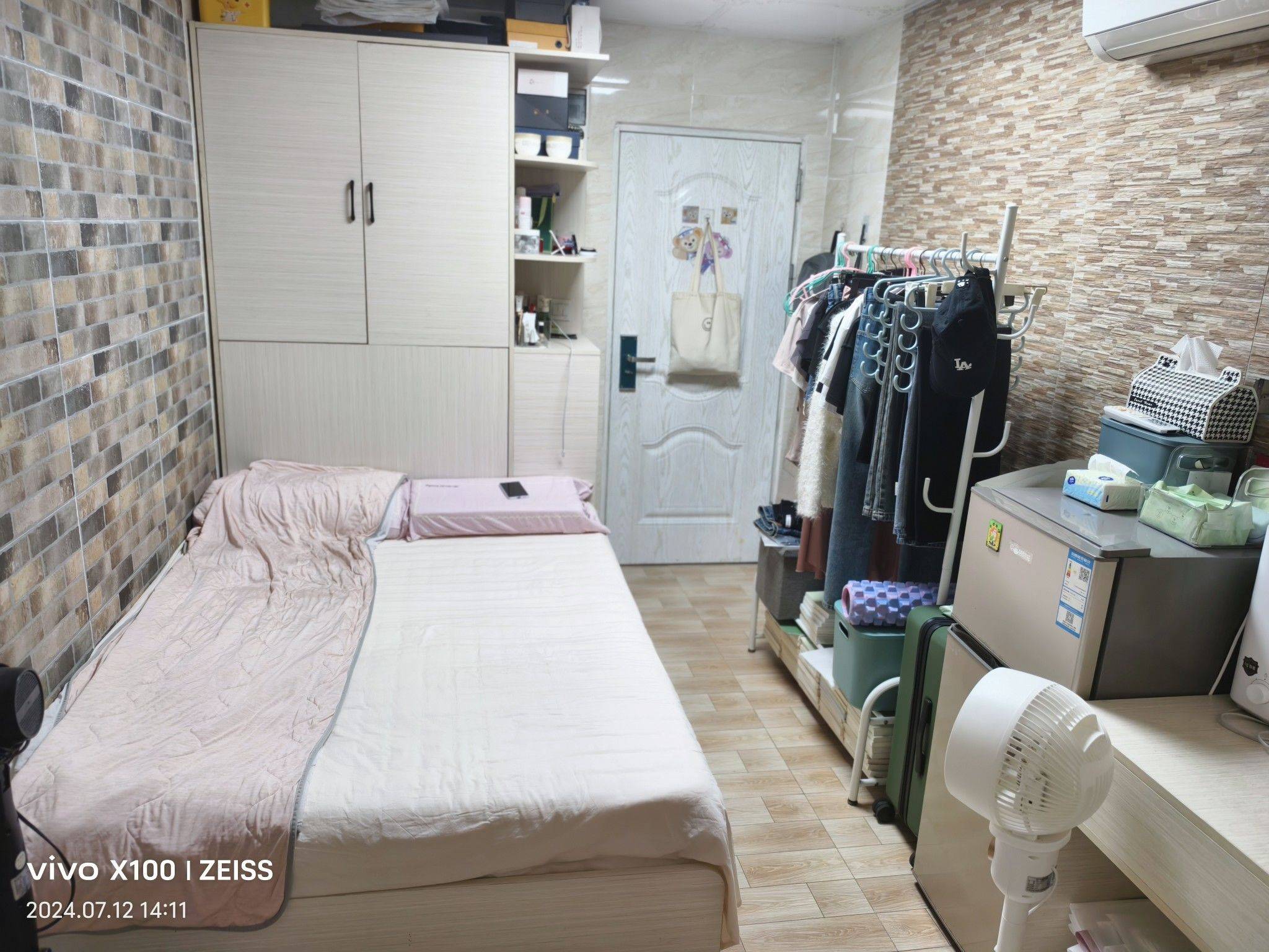 Shenzhen-BaoAn-Clean&Comfy,No Gender Limit,Pet Friendly