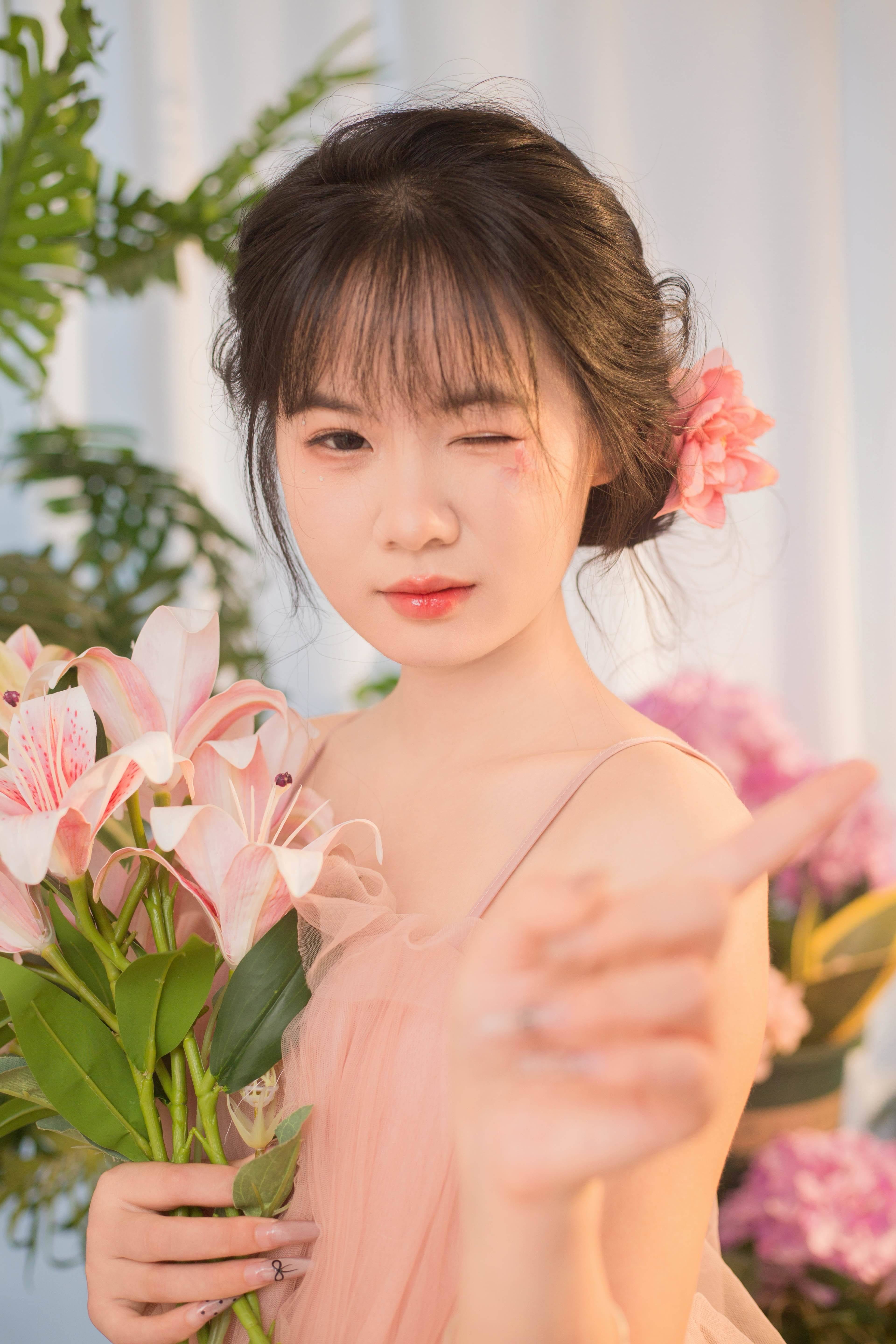 琹