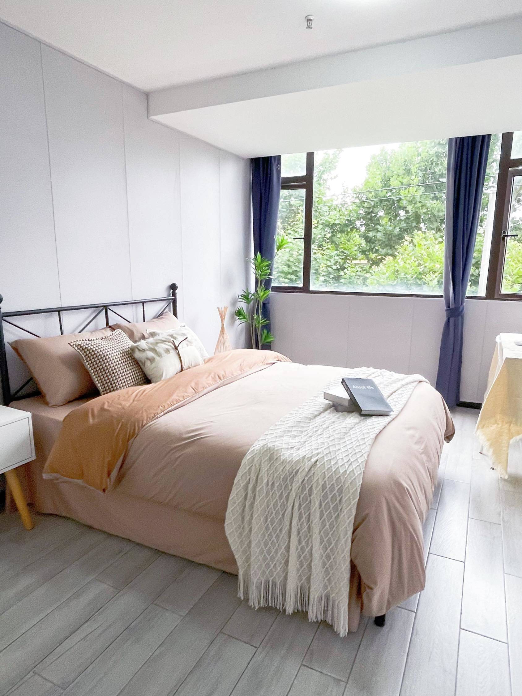 Shanghai-Minhang-Cozy Home,Clean&Comfy,No Gender Limit,Hustle & Bustle,“Friends”,Chilled