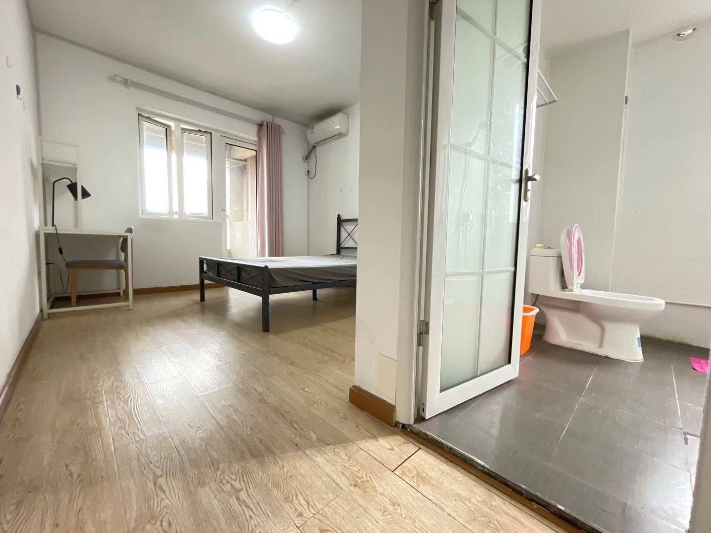 Wuhan-Wuchang-Cozy Home,Clean&Comfy,No Gender Limit,Hustle & Bustle,Pet Friendly