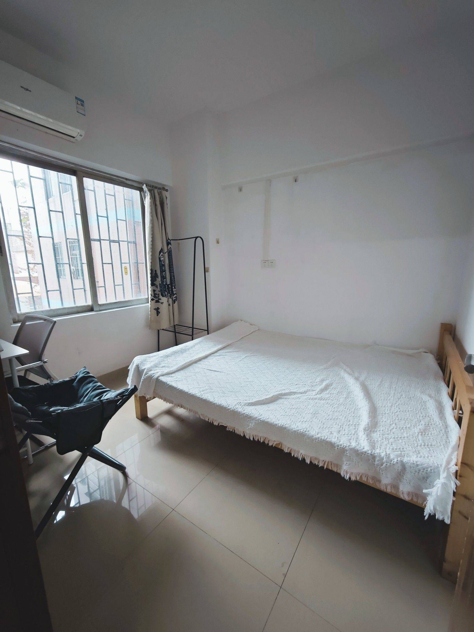 Guangzhou-Tianhe-No Gender Limit