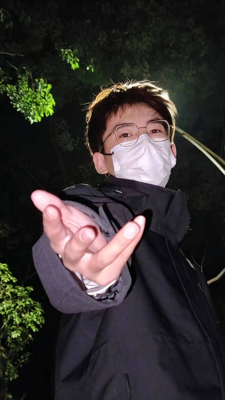 蹦起来一米八