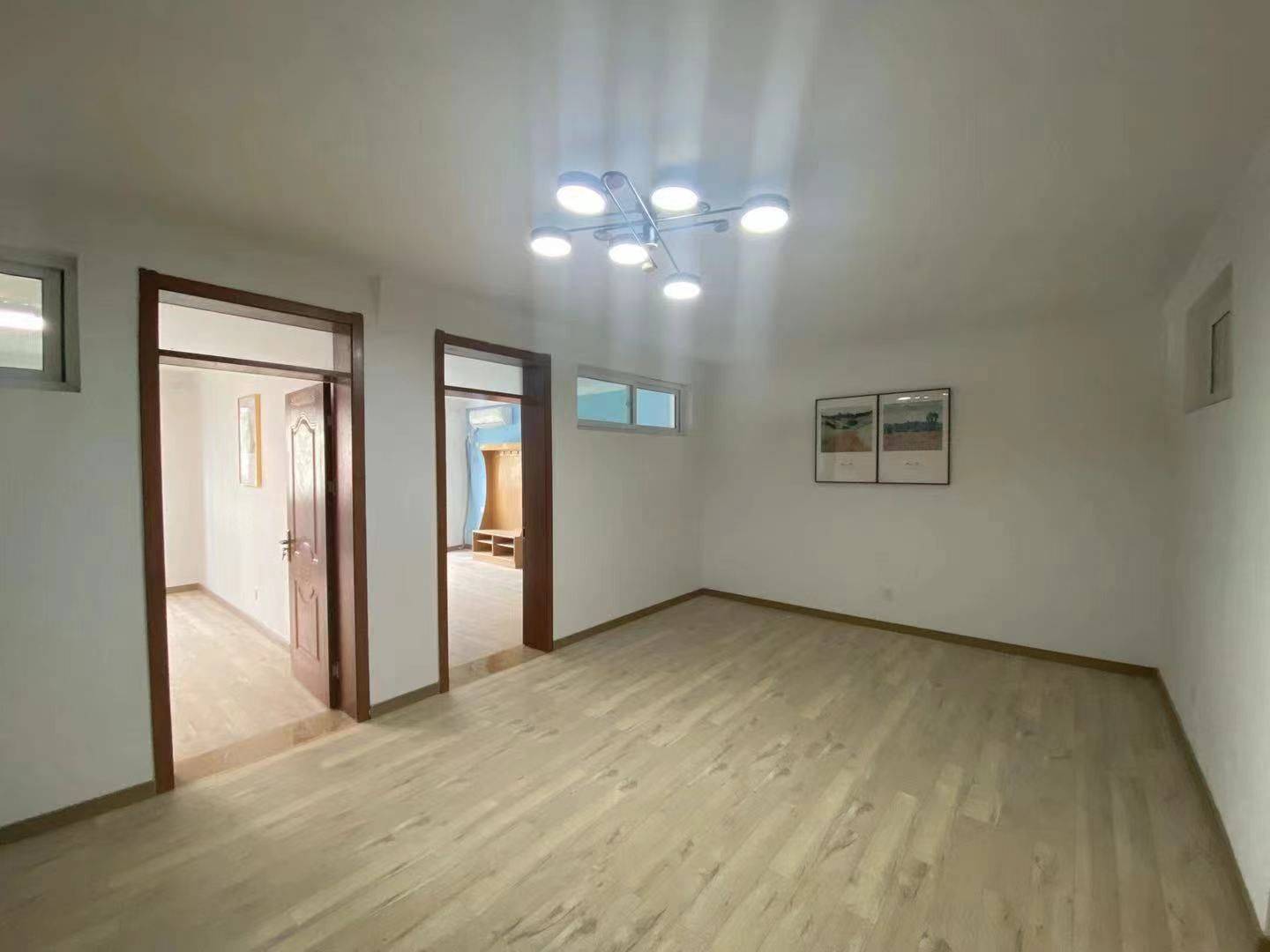 Jinan-Lixia-Cozy Home,Clean&Comfy,No Gender Limit,Hustle & Bustle,“Friends”,Chilled