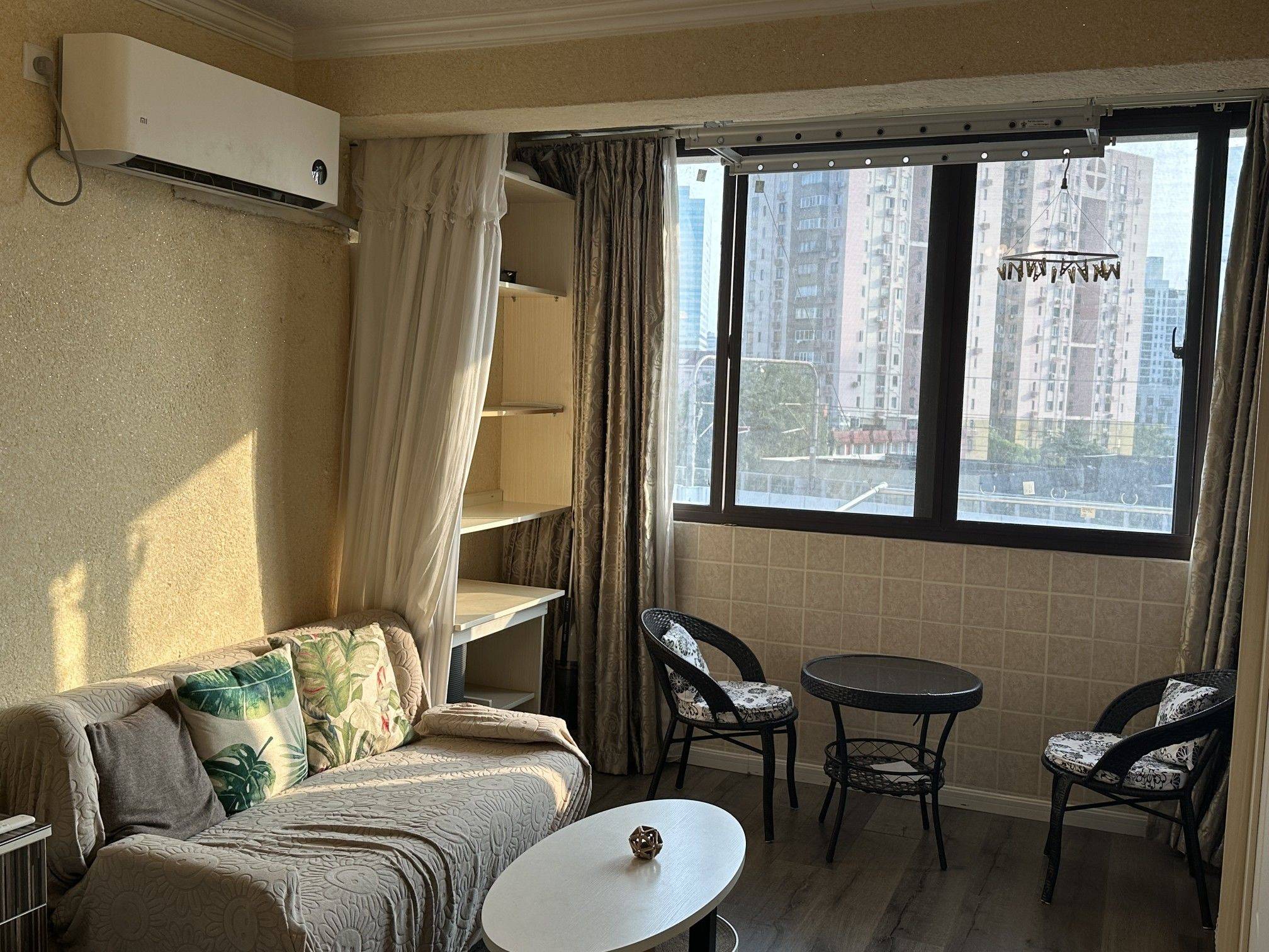 Shanghai-Xuhui-Cozy Home,Clean&Comfy,No Gender Limit,Hustle & Bustle,“Friends”,Chilled,LGBTQ Friendly,Pet Friendly