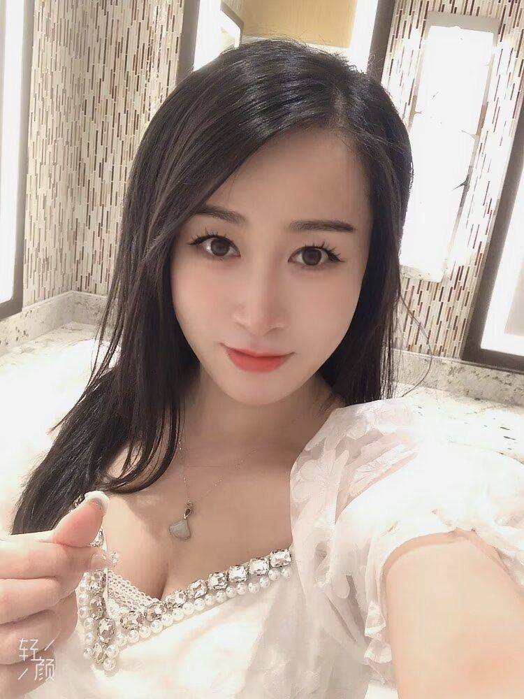 李艾
