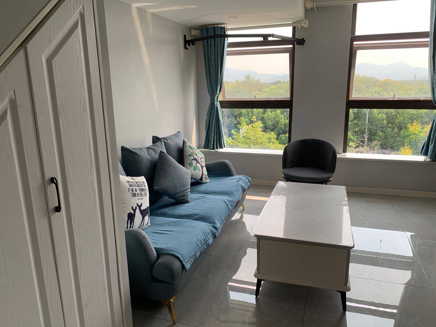 Hangzhou-Xihu-Chilled,Pet Friendly