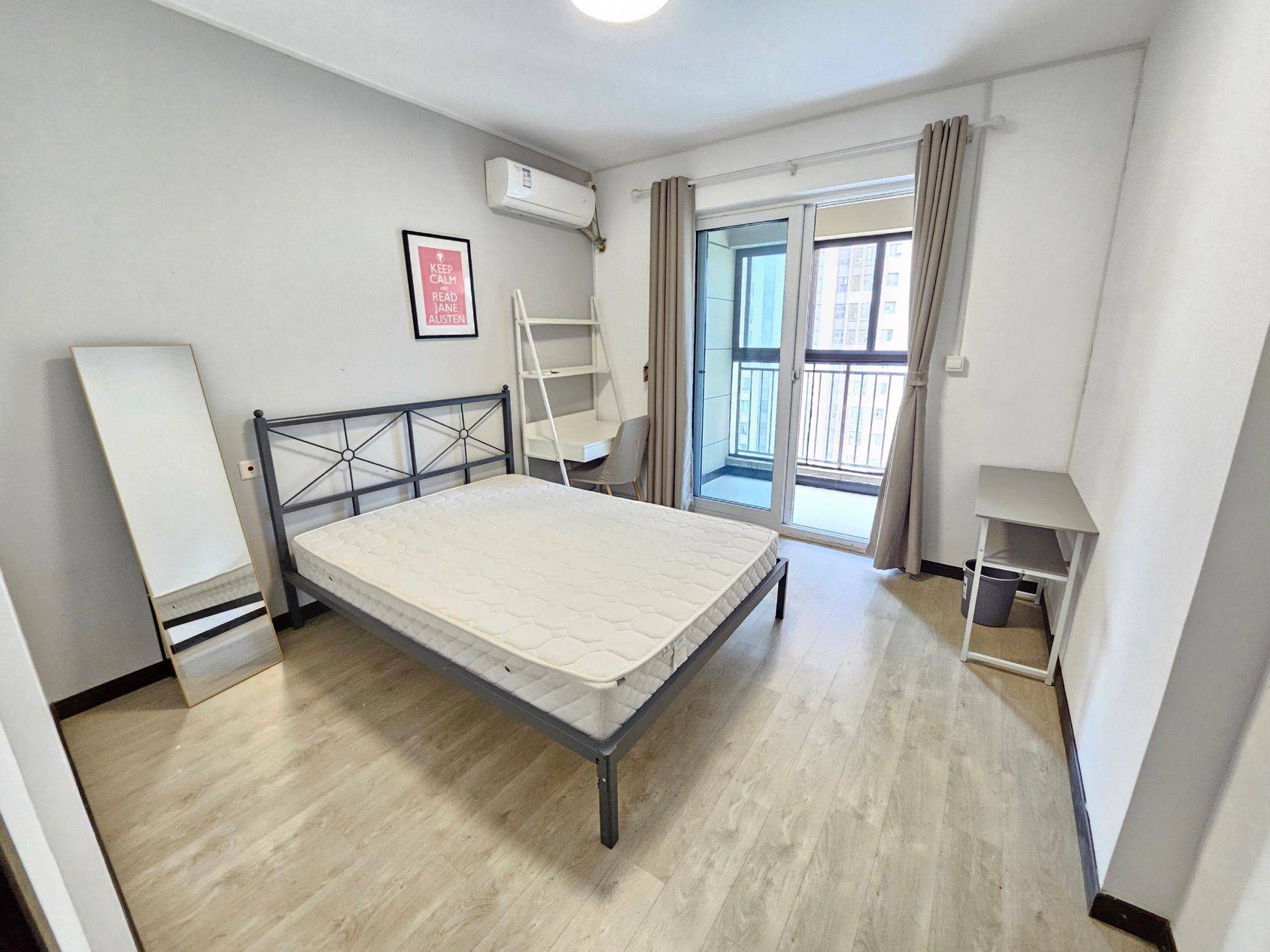 Wuhan-Wuchang-Shared Apartment,Seeking Flatmate