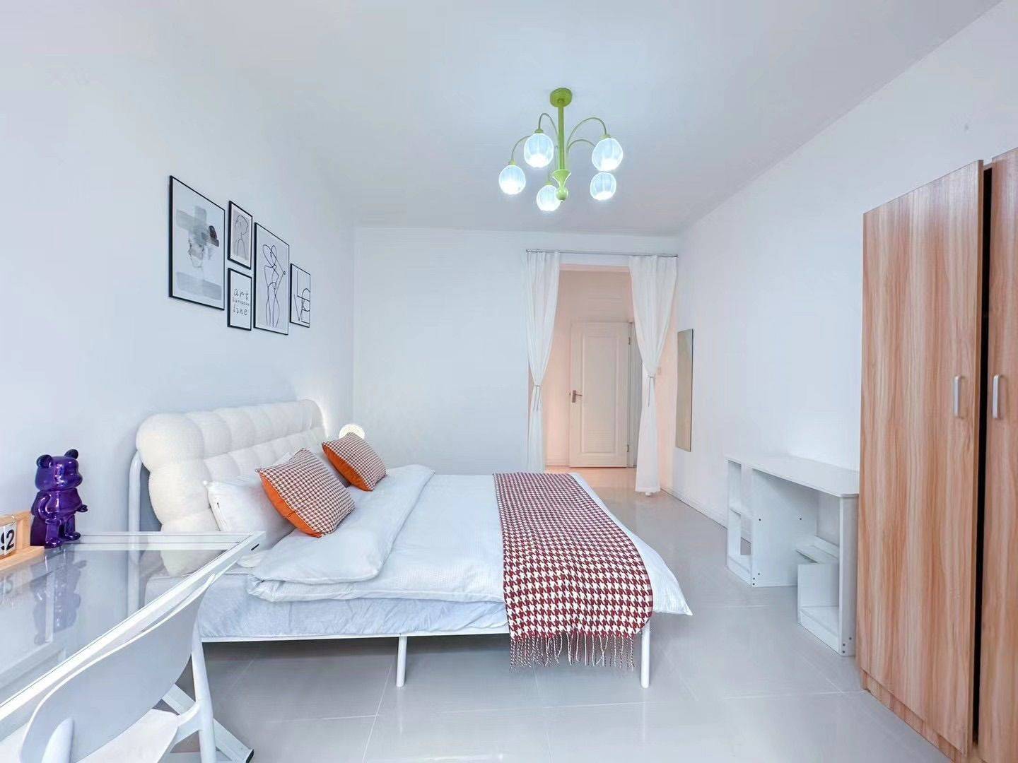 Wuhan-Hongshan-Cozy Home,Clean&Comfy,No Gender Limit,Hustle & Bustle,“Friends”,Chilled,Pet Friendly