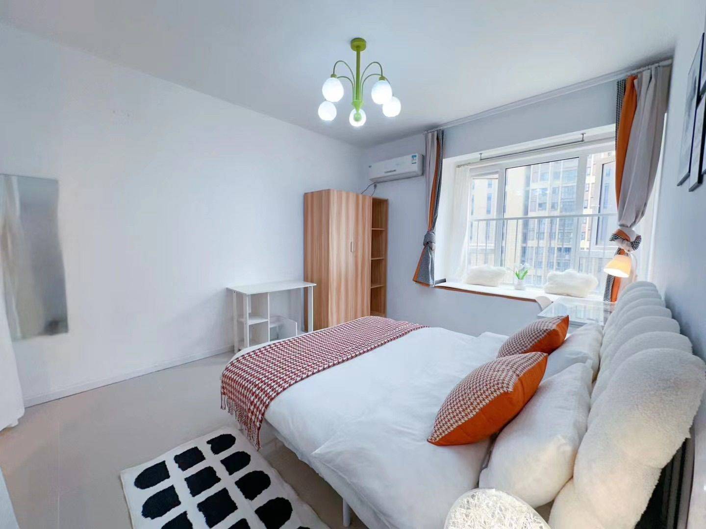 Wuhan-Hongshan-Cozy Home,Clean&Comfy,No Gender Limit,Hustle & Bustle,“Friends”,Chilled,Pet Friendly