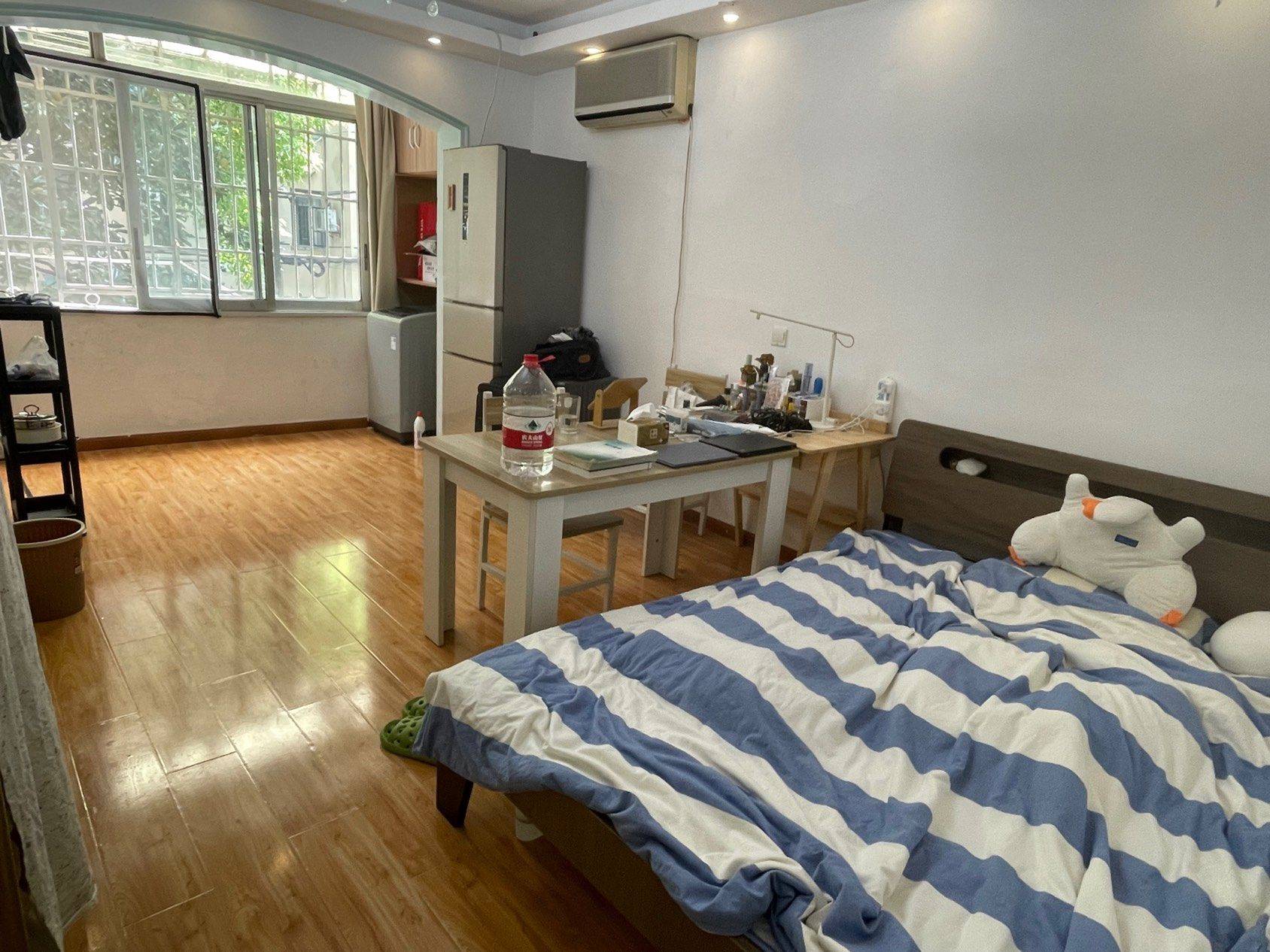 Shanghai-Xuhui-Cozy Home,Clean&Comfy,No Gender Limit,Hustle & Bustle,“Friends”,Chilled,LGBTQ Friendly,Pet Friendly