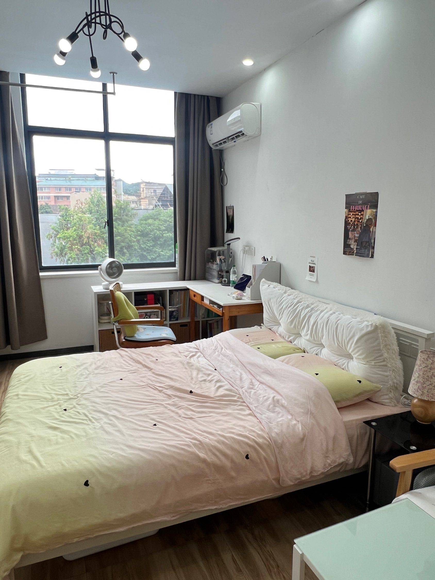 HangzhouYuhangCozy Gender LimitHustle & Bustle“Friends”ChilledLGBTQ