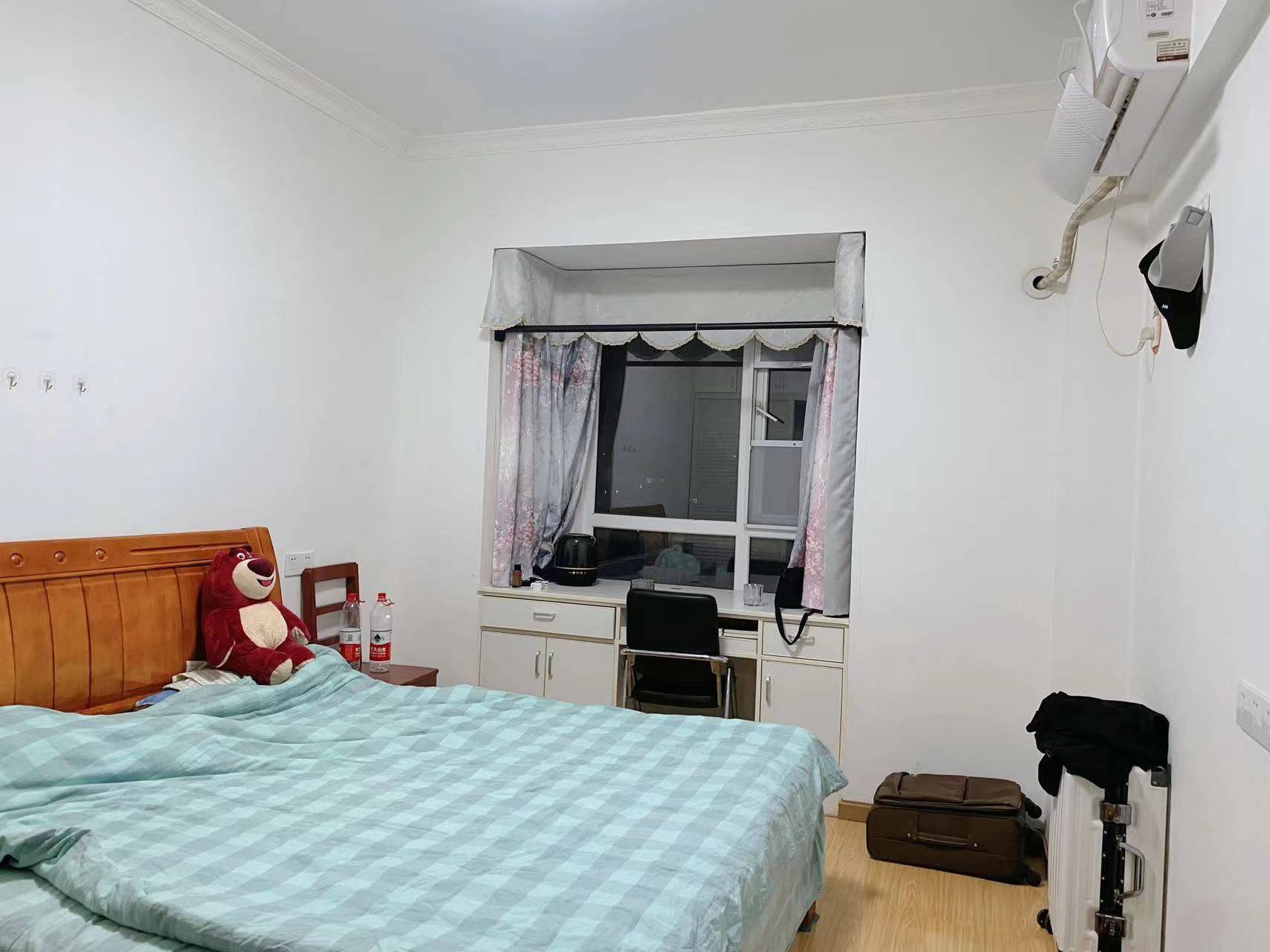 Wuhan-Hongshan-Cozy Home,Clean&Comfy,No Gender Limit,Hustle & Bustle,Chilled