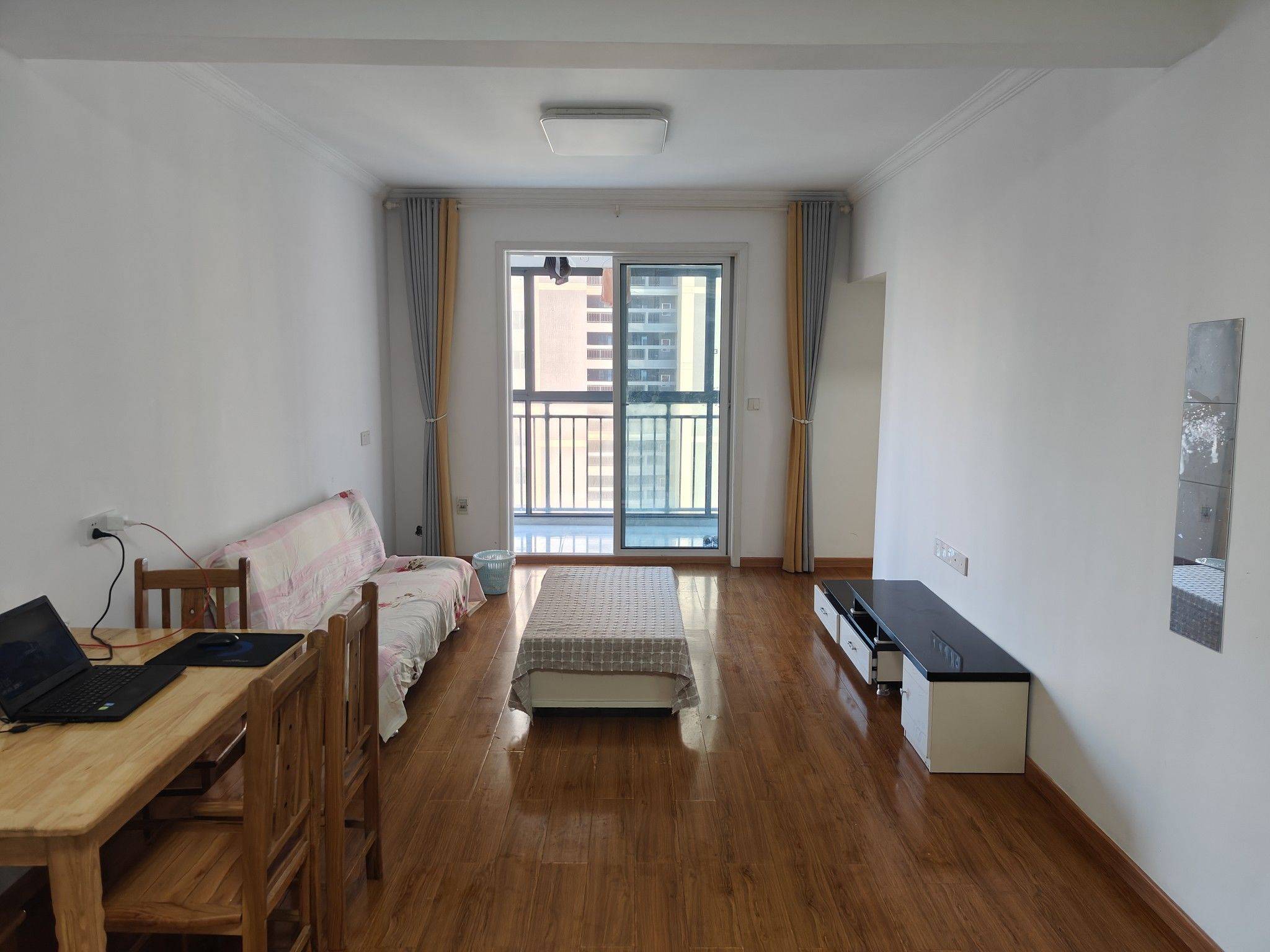 Wuhan-Hongshan-Cozy Home,Clean&Comfy,No Gender Limit,Hustle & Bustle