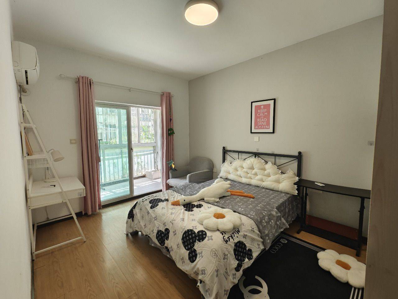 Wuhan-Hongshan-Cozy Home,Clean&Comfy,No Gender Limit,Hustle & Bustle,“Friends”,Chilled,LGBTQ Friendly,Pet Friendly