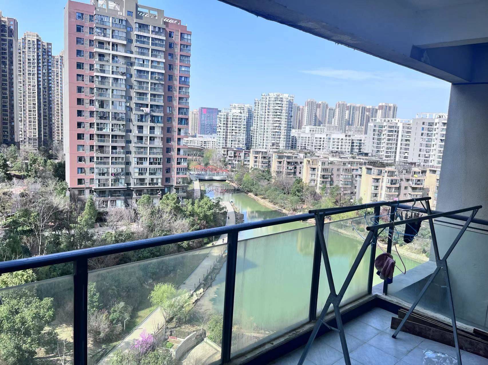 Wuhan-Hongshan-Pet Friendly