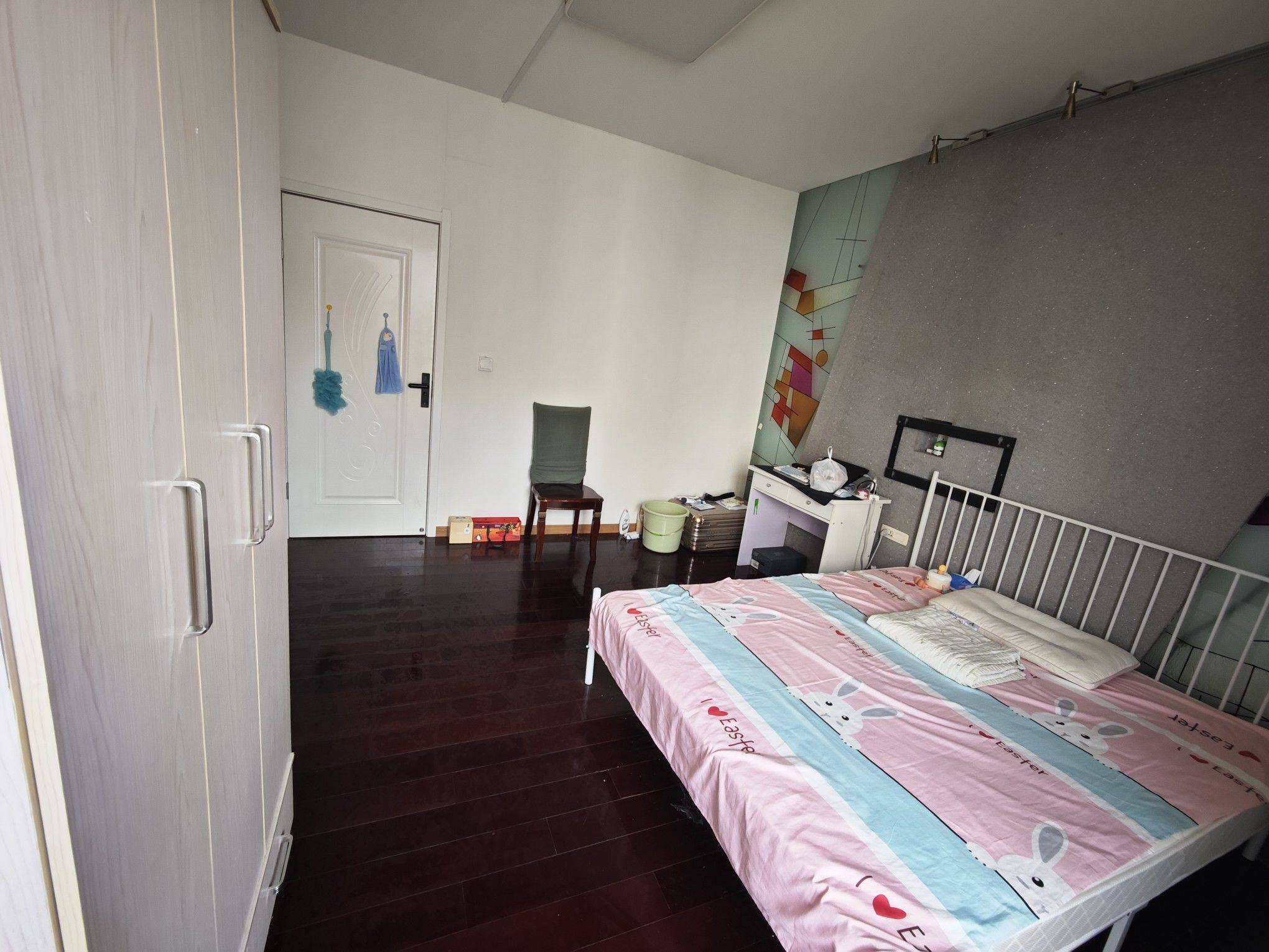 Wuhan-Hongshan-Cozy Home,Clean&Comfy,No Gender Limit,Hustle & Bustle