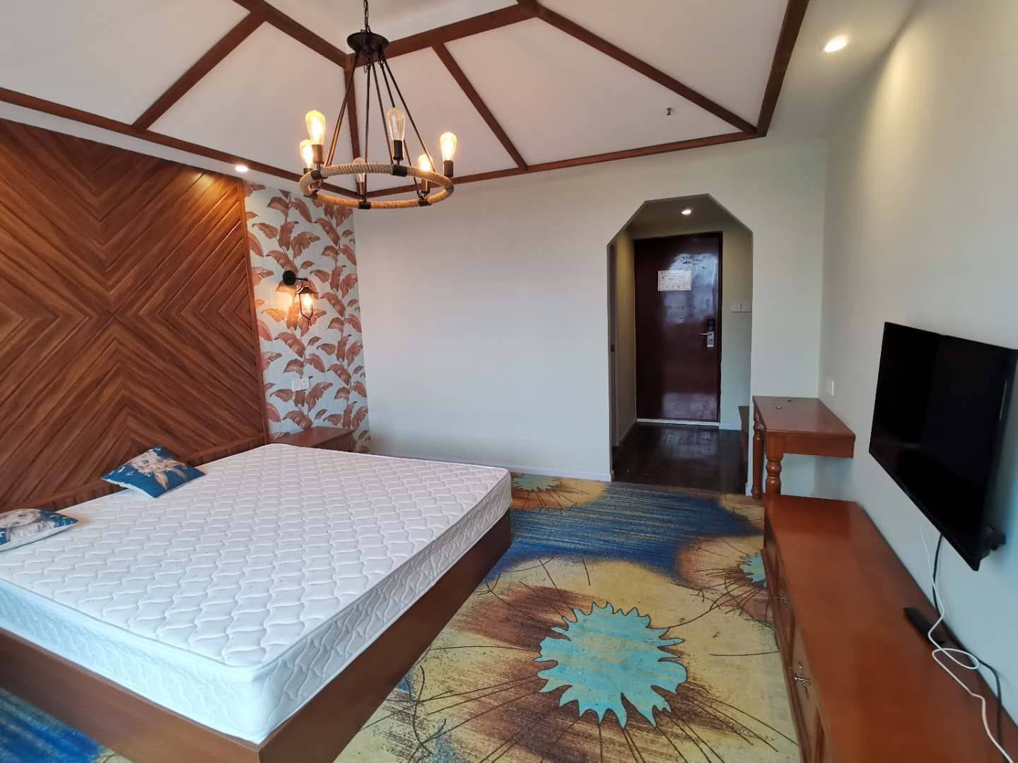 Chengdu-Xindu-冷热水都有,不能养宠物,厨房、卫生间不是公用的，外人用不了,天然气的,周围配套好,独立厨房、卫生间,三个月起租,有网,骑共享单车几分钟就到3号线地铁,整租的,无中介费，物管费,Cozy Home,No Gender Limit,Hustle & Bustle