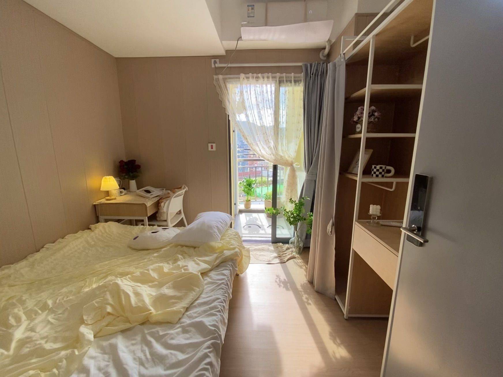 Shenzhen-Longhua-Cozy Home,Clean&Comfy,No Gender Limit,Hustle & Bustle,“Friends”,Chilled,LGBTQ Friendly,Pet Friendly