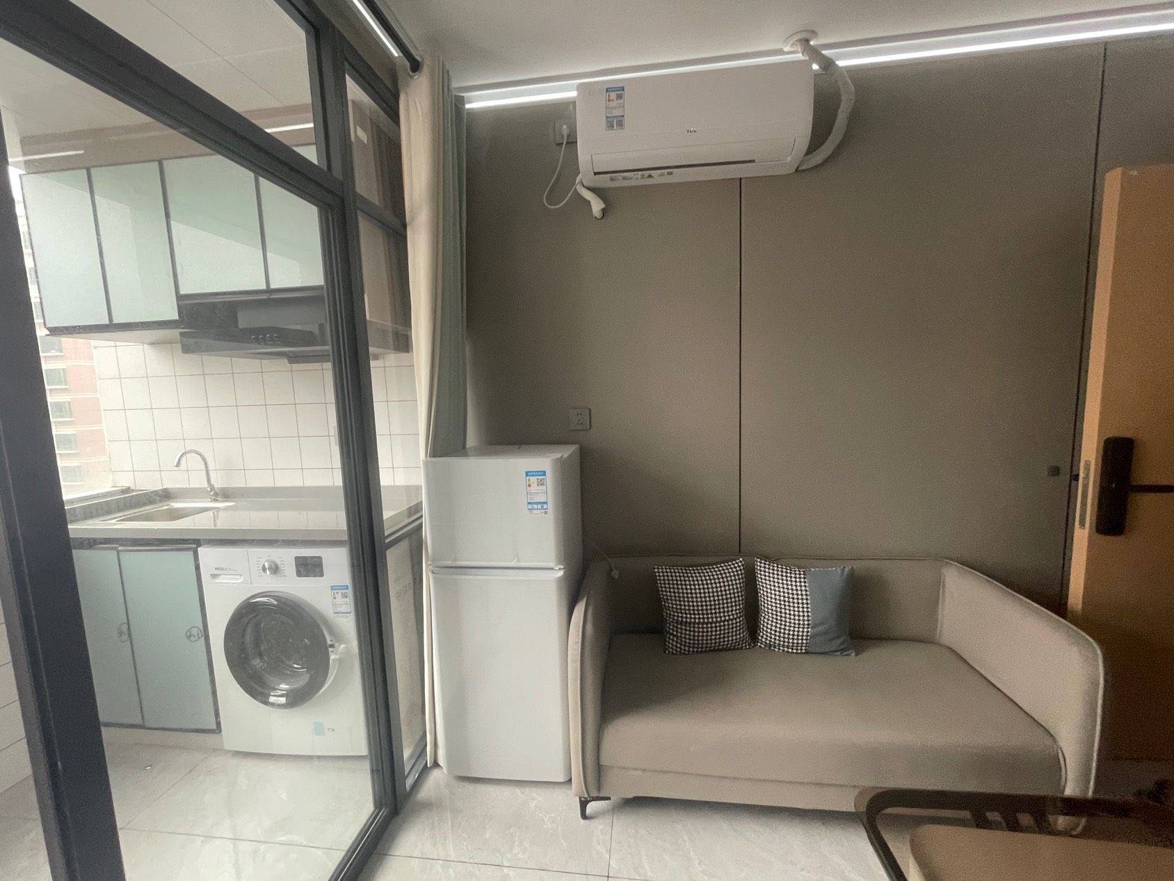 Shenzhen-Luohu-Cozy Home,Clean&Comfy,No Gender Limit,Hustle & Bustle,“Friends”,Chilled,LGBTQ Friendly,Pet Friendly