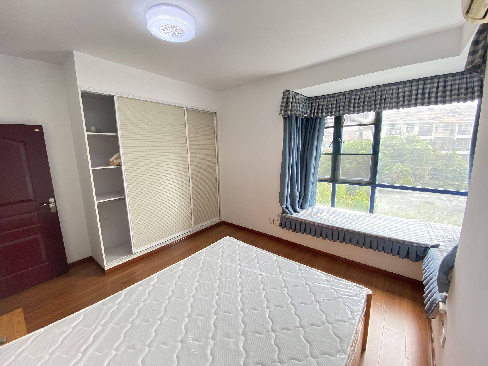 Wuhan-Hongshan-Cozy Home,Clean&Comfy,No Gender Limit,Hustle & Bustle,“Friends”,LGBTQ Friendly,Pet Friendly